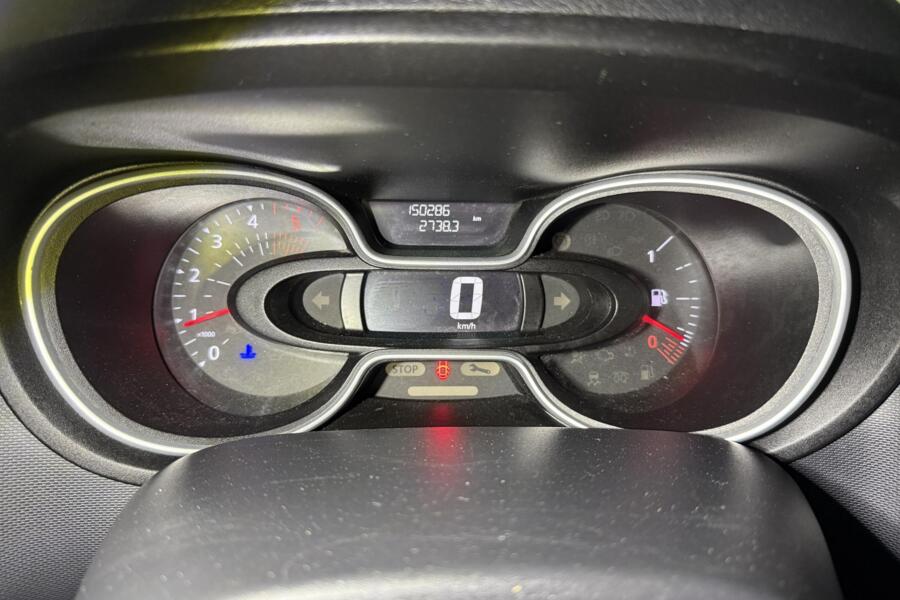 Renault Trafic met kenteken VFR-60-D – dashboard