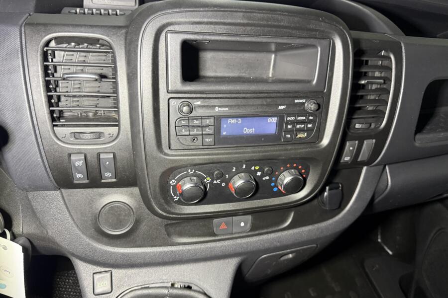 Renault Trafic met kenteken VFR-60-D – detailfoto