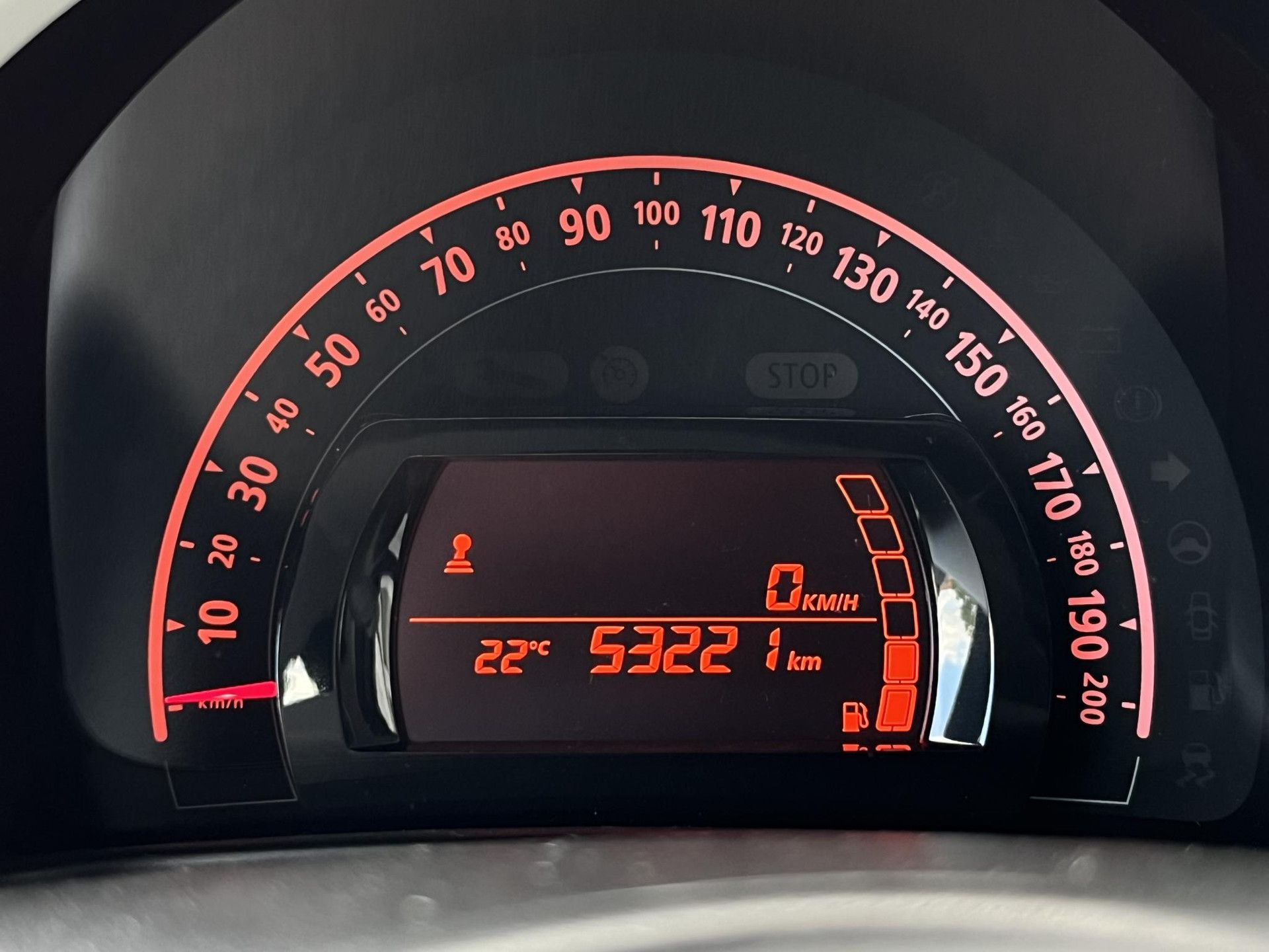 Renault Twingo met kenteken H-049-ZN – dashboard