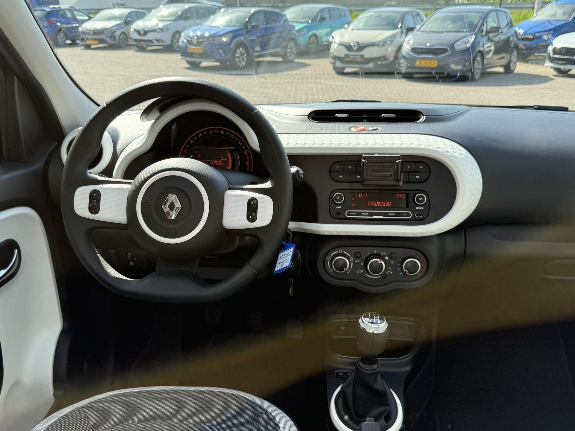 Renault Twingo met kenteken H-840-HG – interieur