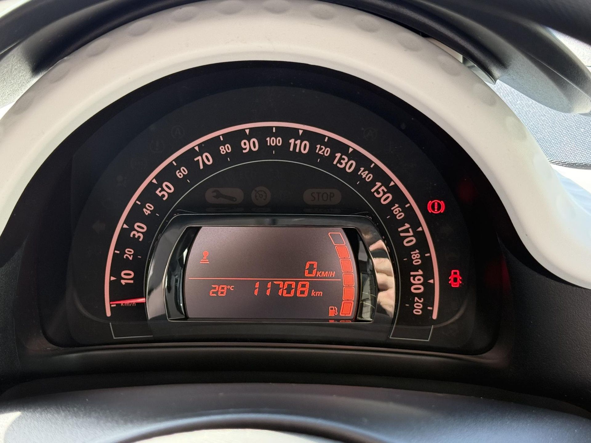 Renault Twingo met kenteken H-840-HG – dashboard