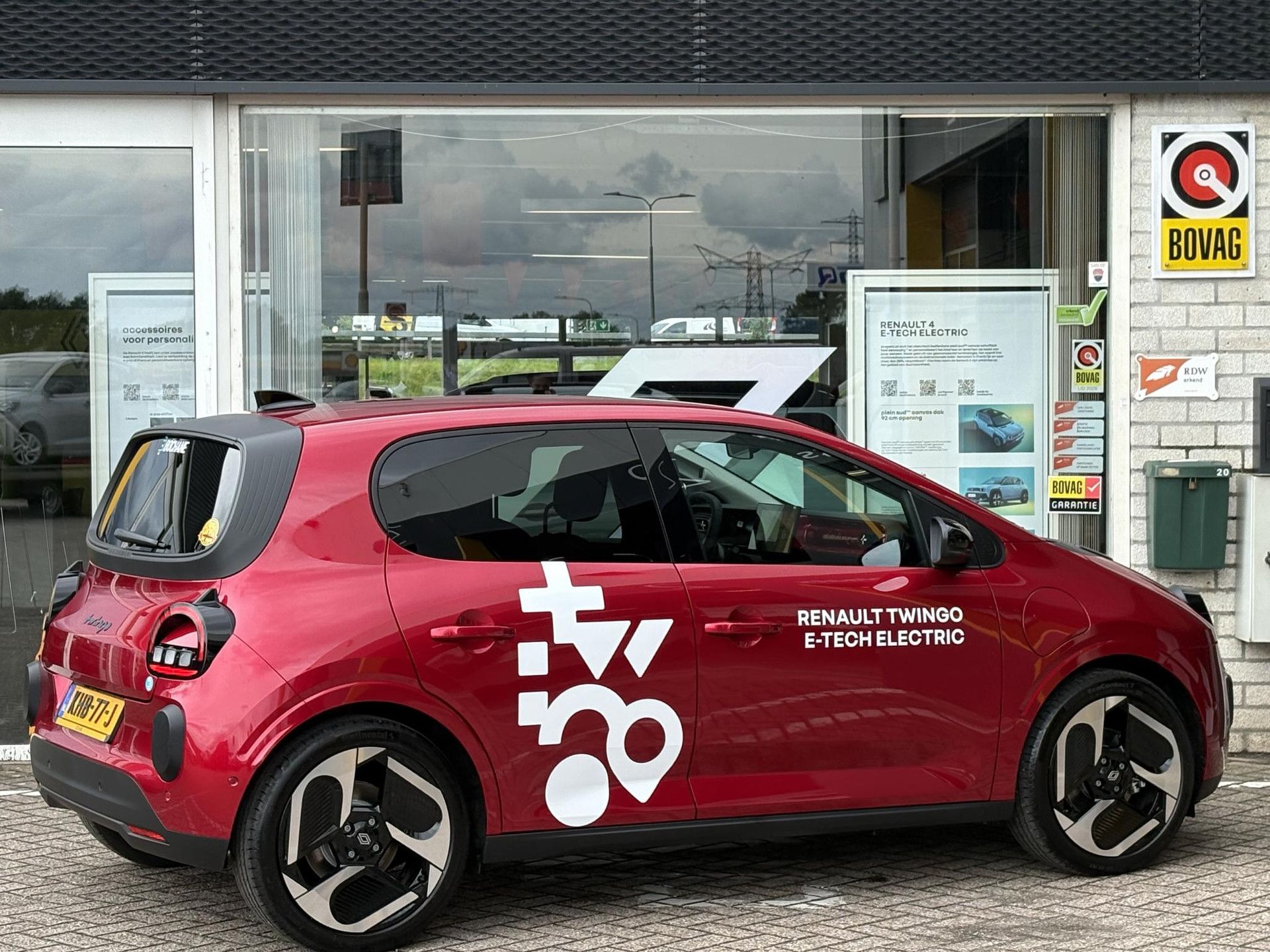 Renault Twingo met kenteken KHB-77-J – achteraanzicht