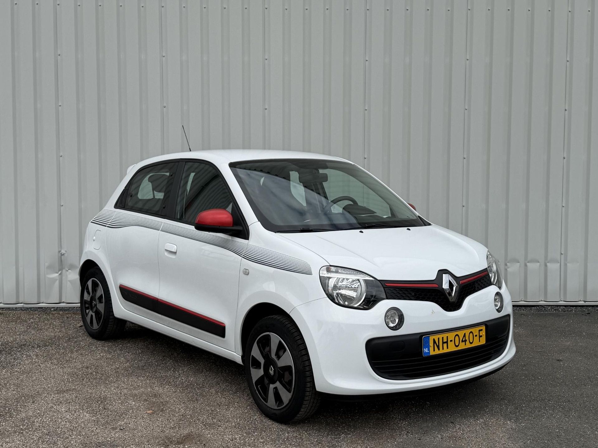 Renault Twingo met kenteken NH-040-F – detailfoto