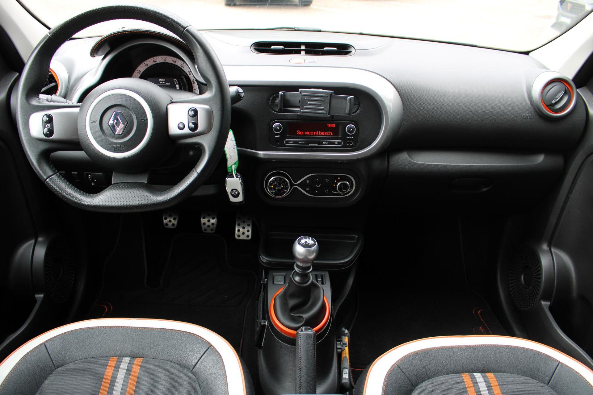 Renault Twingo met kenteken NZ-511-T – interieur