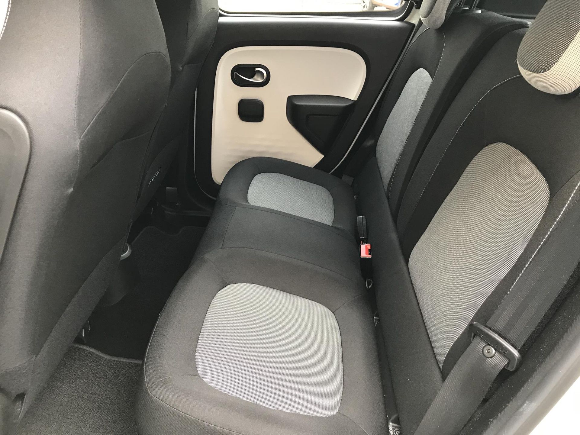 Renault Twingo met kenteken SR-876-R – detailfoto