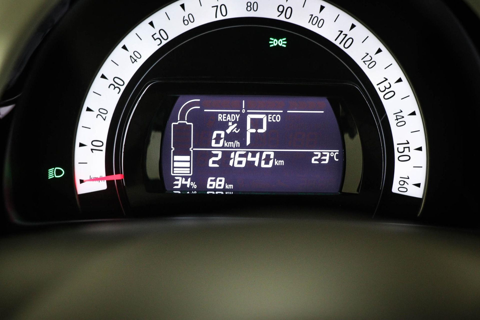 Renault Twingo met kenteken T-201-KD – dashboard