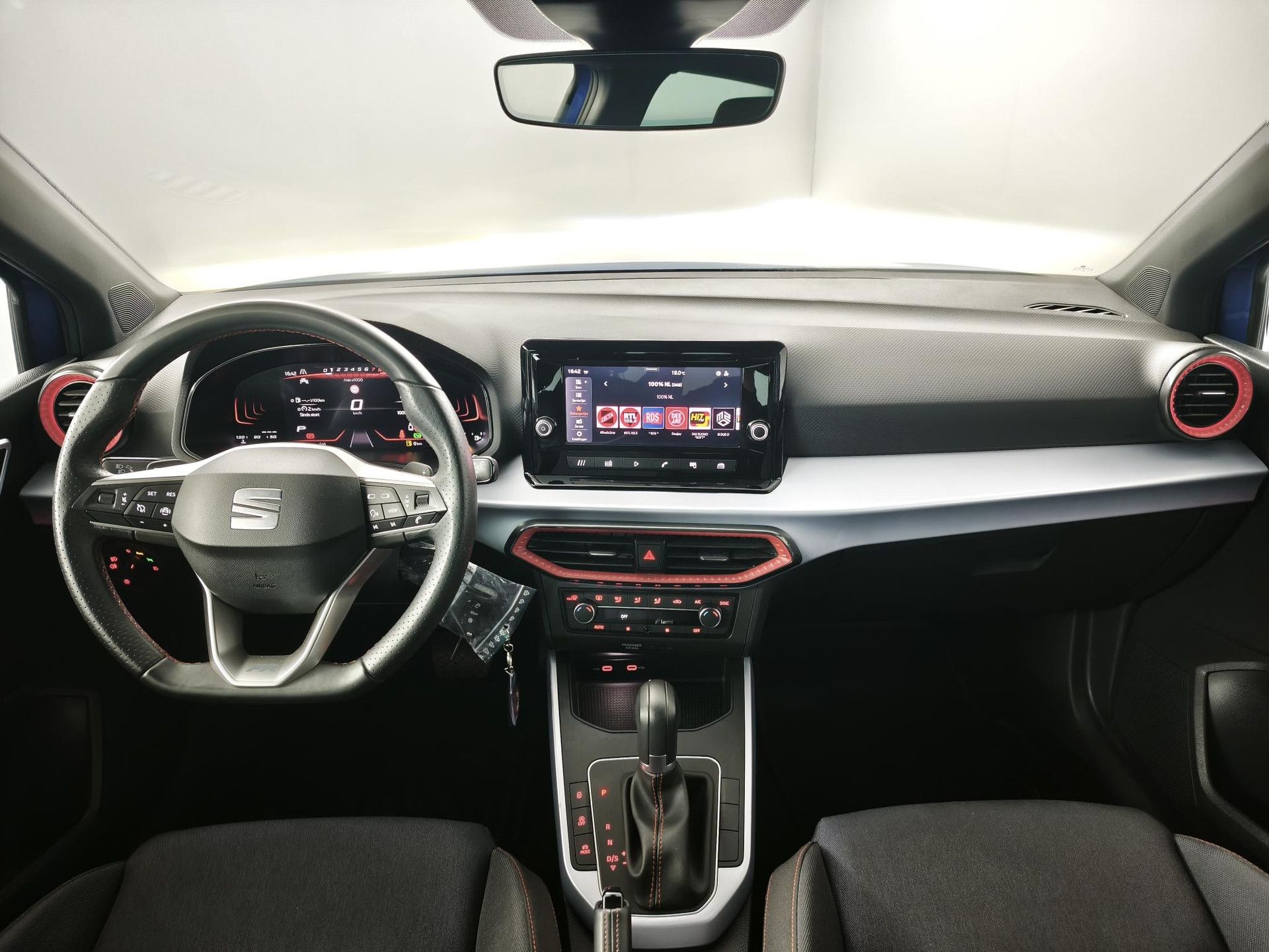 SEAT Arona met kenteken KHJ-30-X – interieur