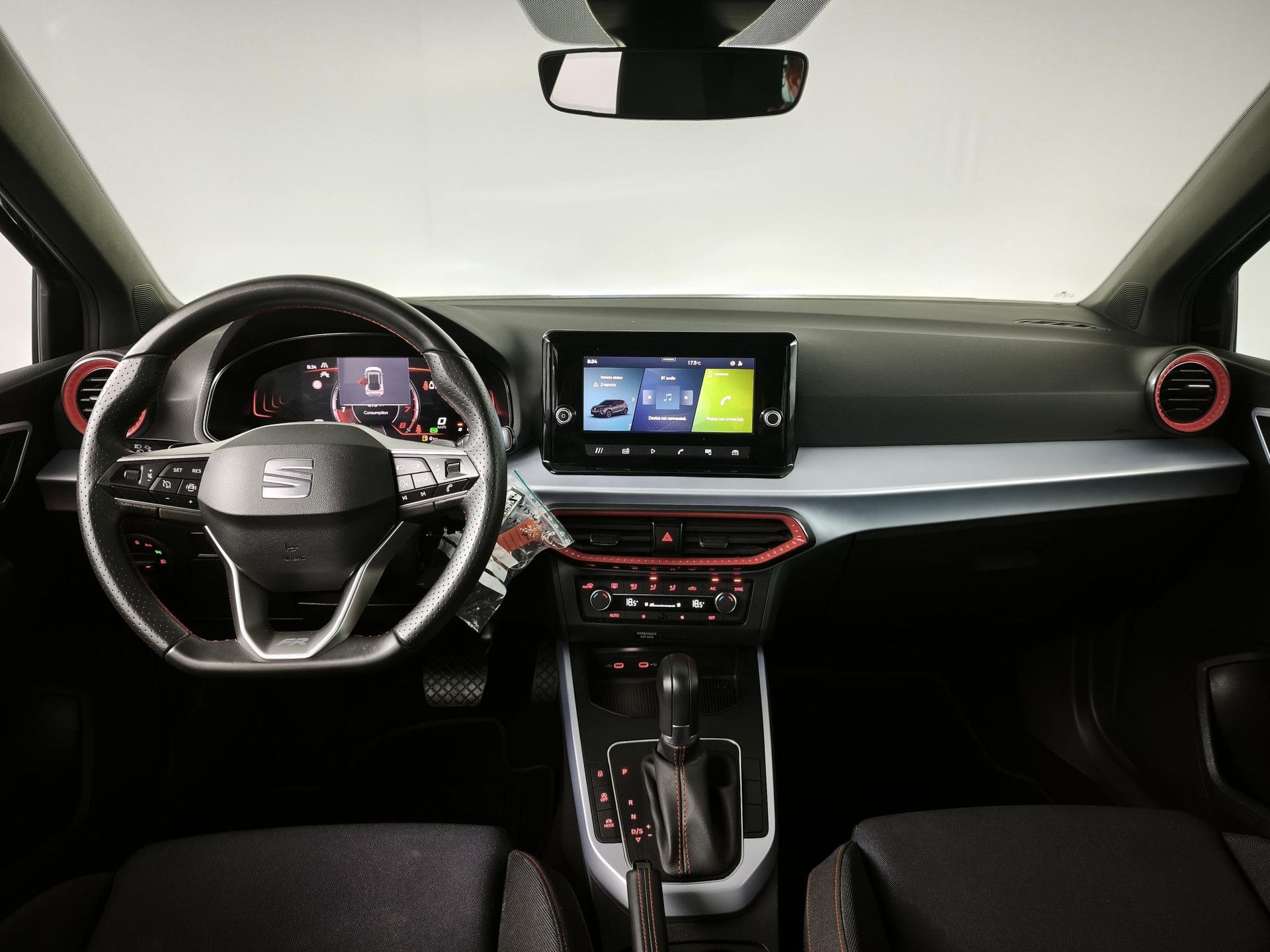 SEAT Arona met kenteken KKB-43-H – interieur