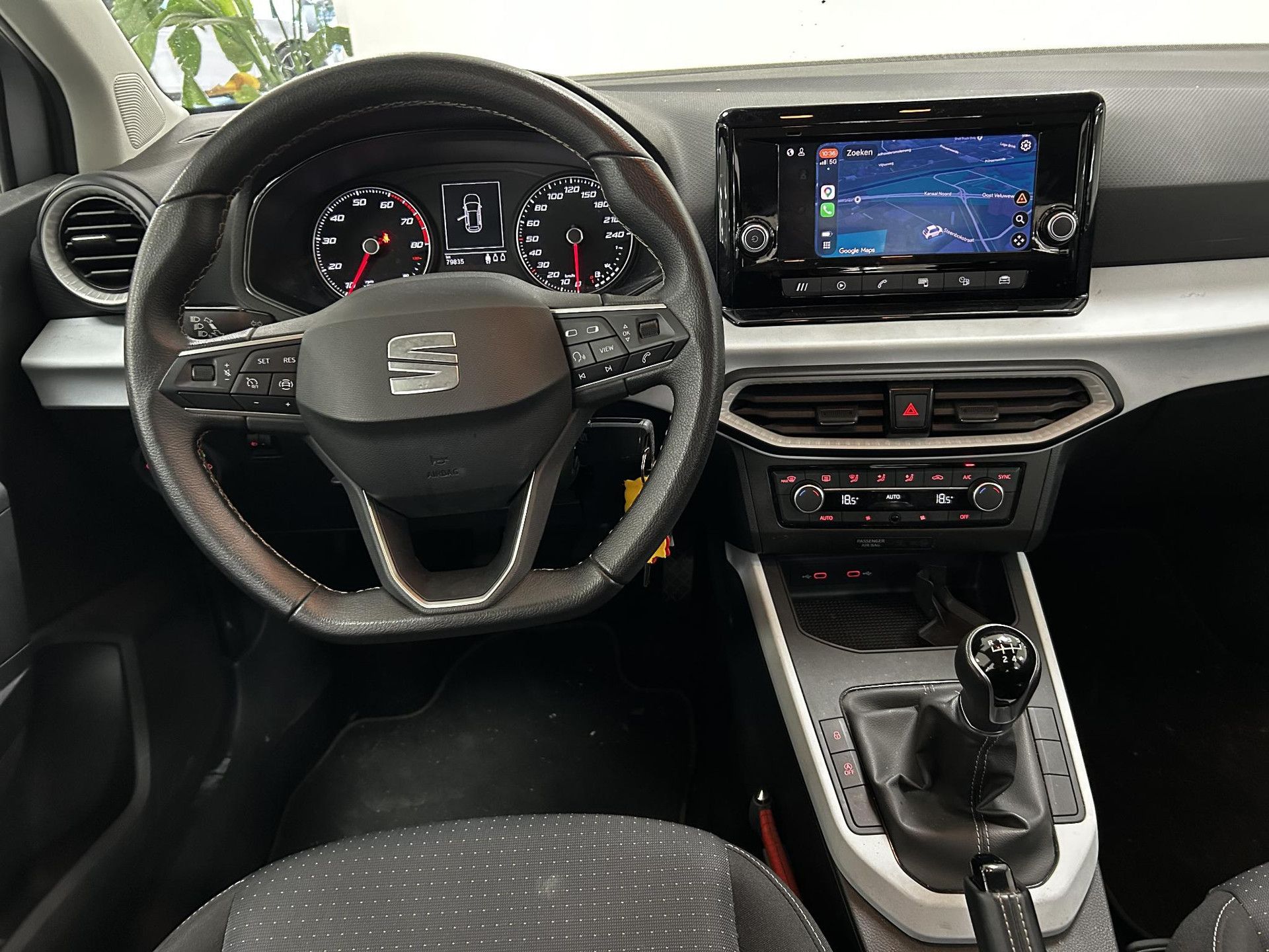 SEAT Arona met kenteken S-492-HB – interieur