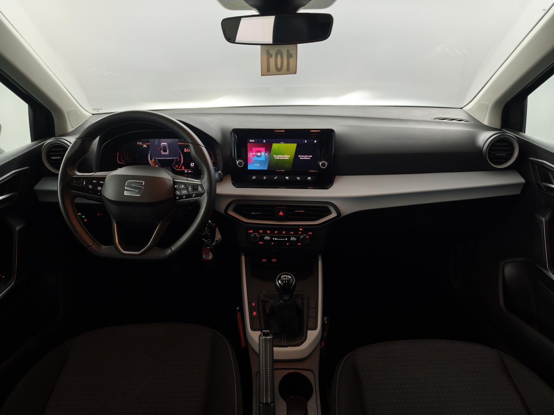 SEAT Arona met kenteken S-743-HL – interieur
