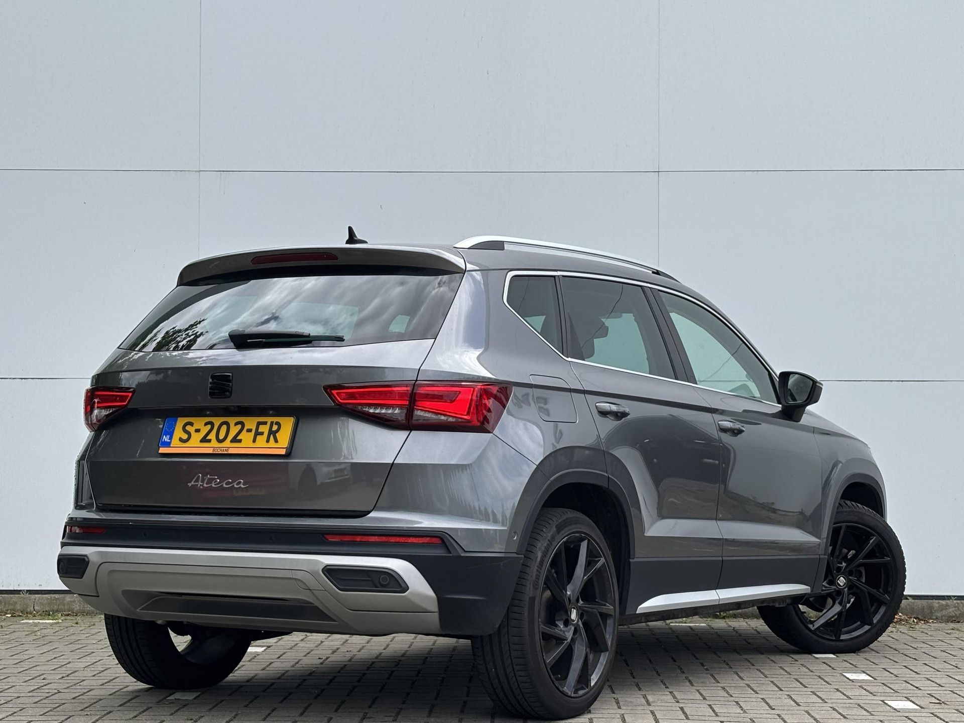 SEAT Ateca met kenteken S-202-FR – achteraanzicht