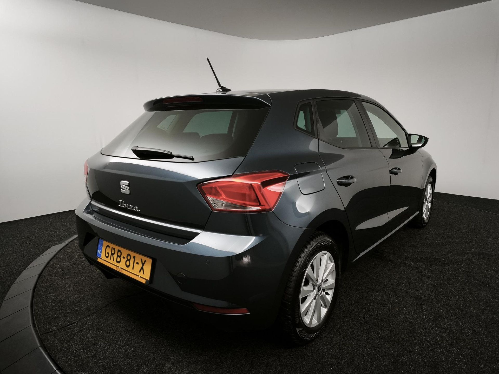 SEAT Ibiza met kenteken GRB-81-X – achteraanzicht