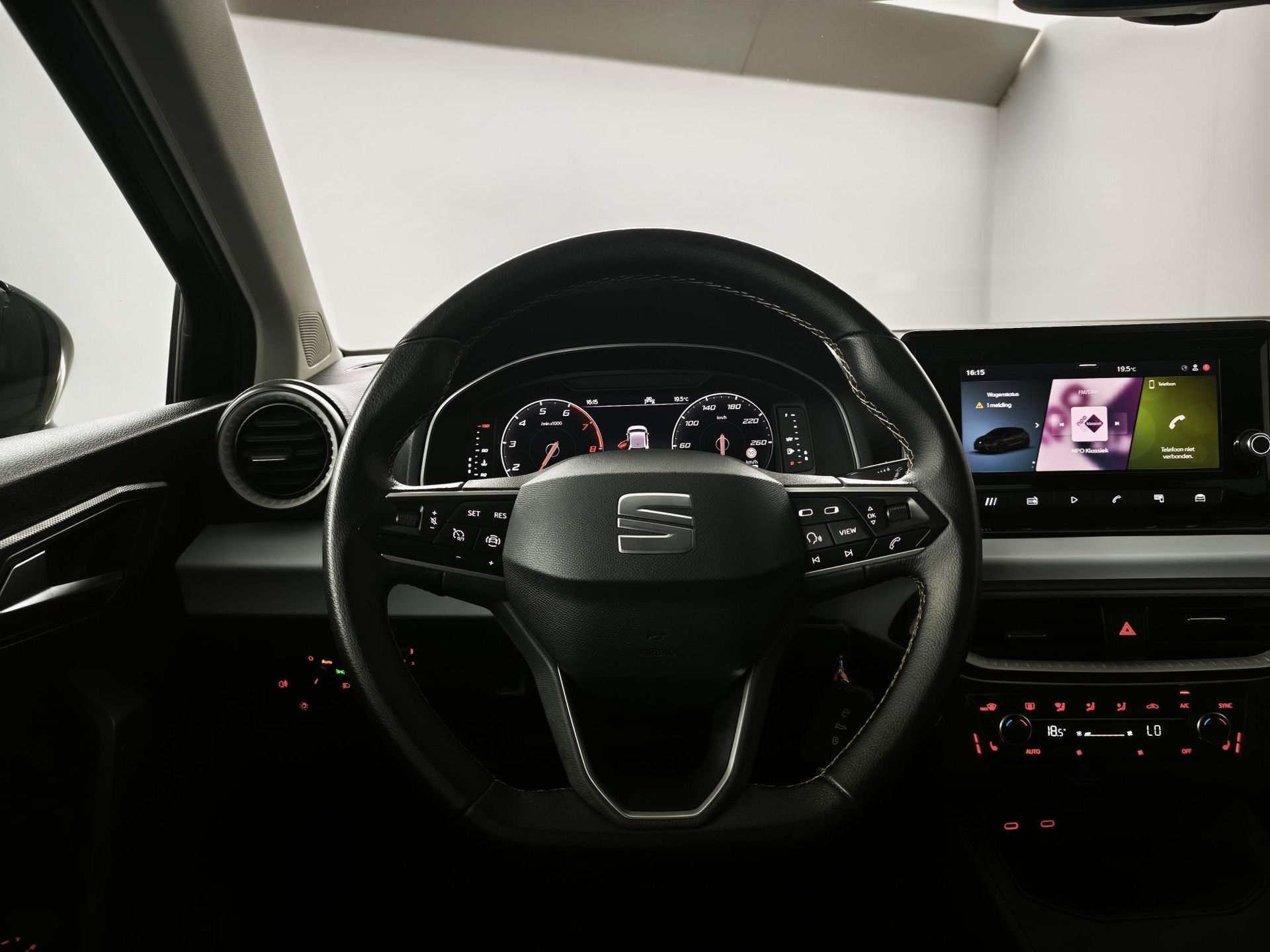 SEAT Ibiza met kenteken GRB-81-X – interieur