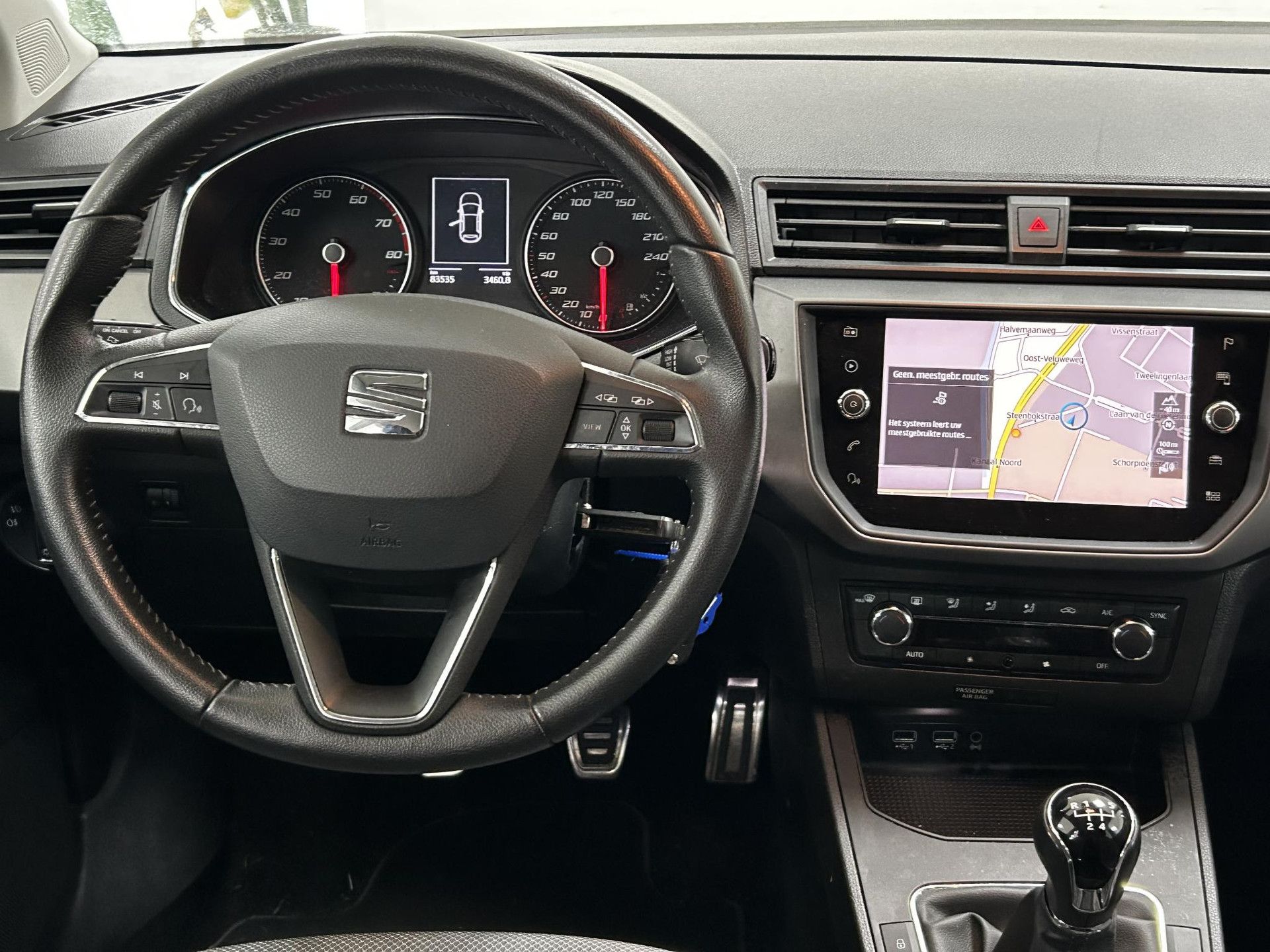SEAT Ibiza met kenteken J-459-XZ – interieur