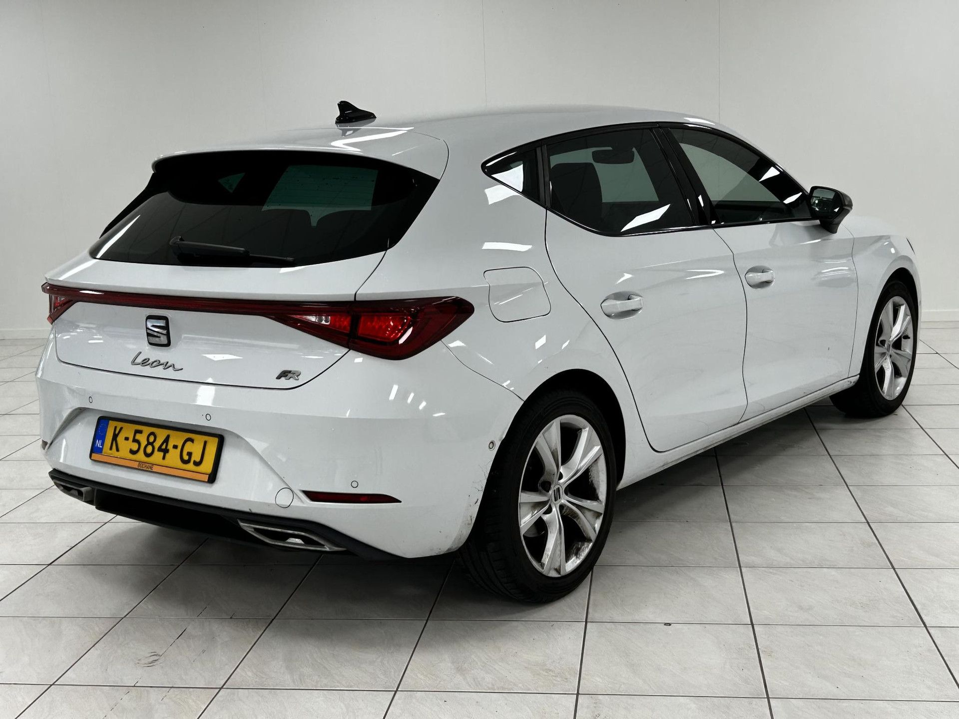 SEAT Leon met kenteken K-584-GJ – achteraanzicht