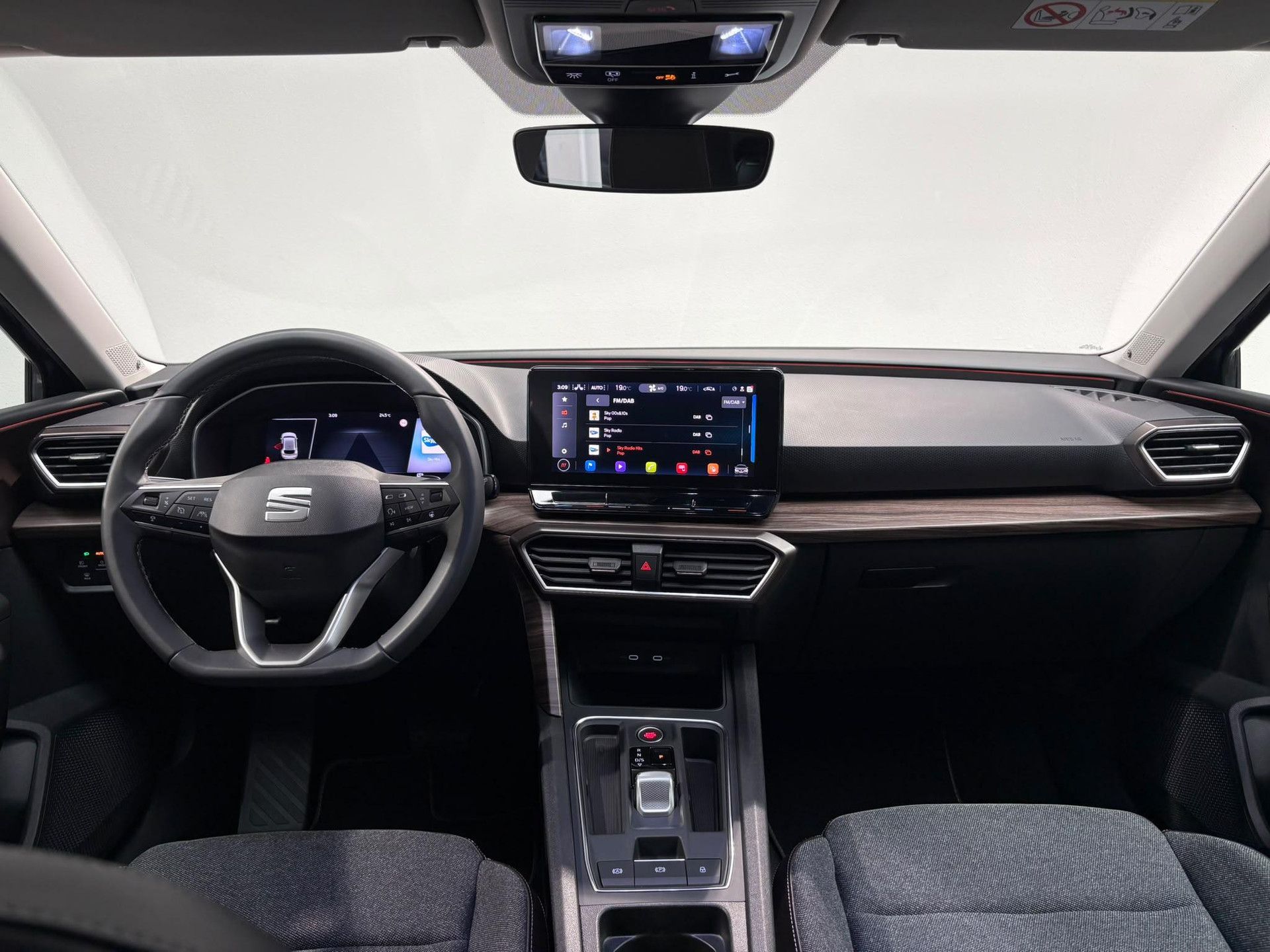 SEAT Leon met kenteken R-832-BJ – interieur