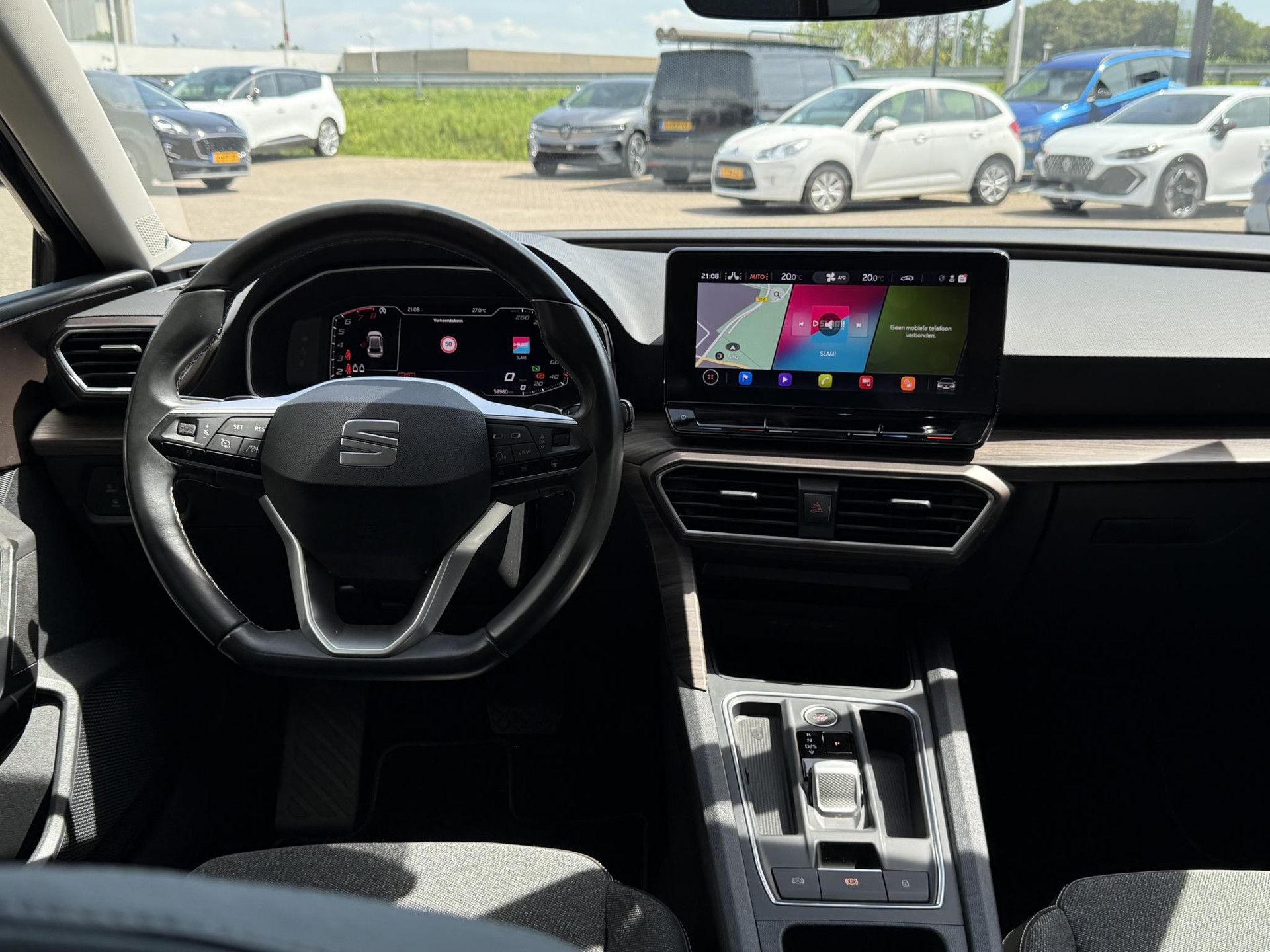SEAT Leon met kenteken R-834-BJ – interieur