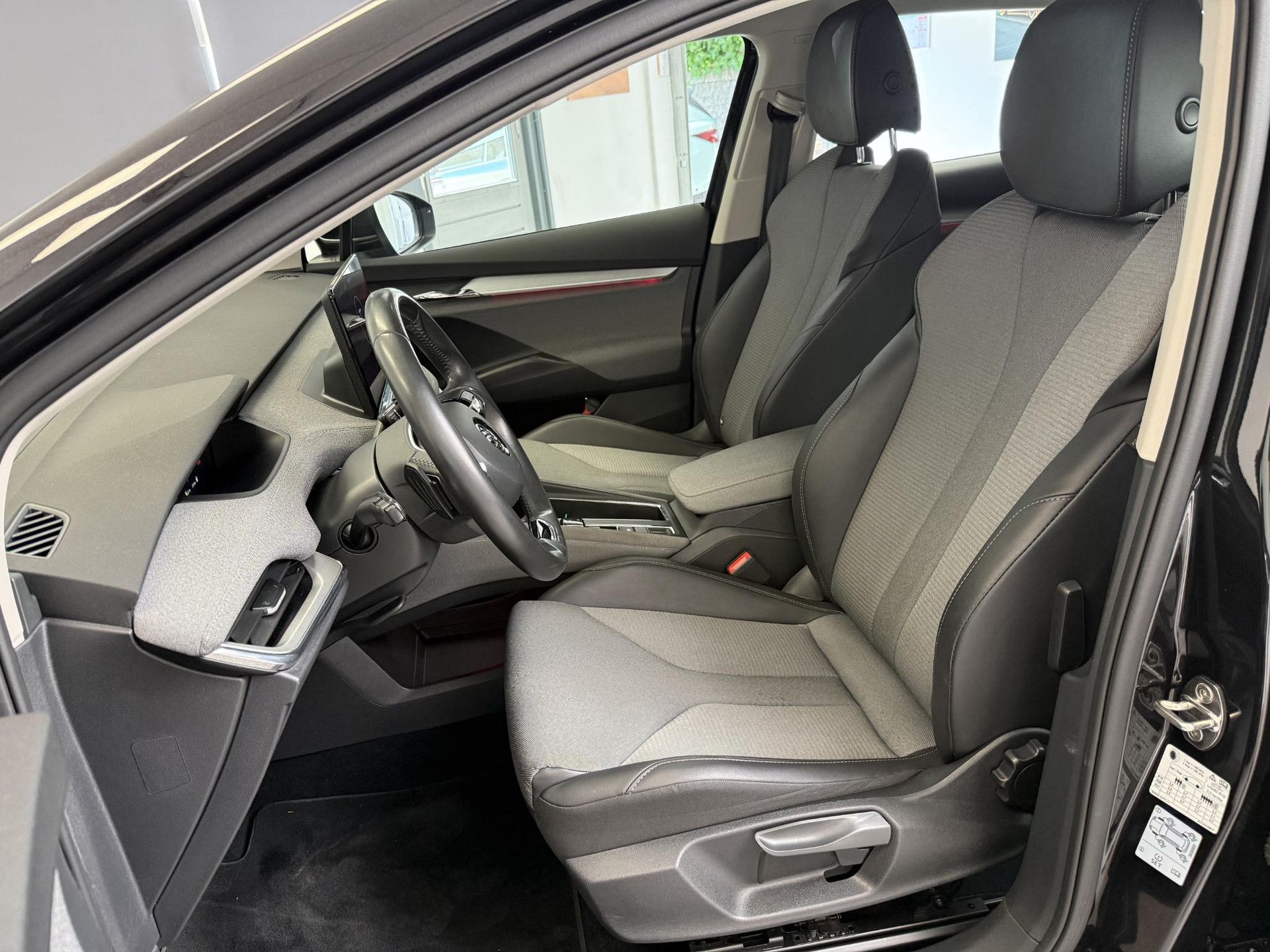 Skoda EnyaqiV met kenteken L-099-KP – interieur