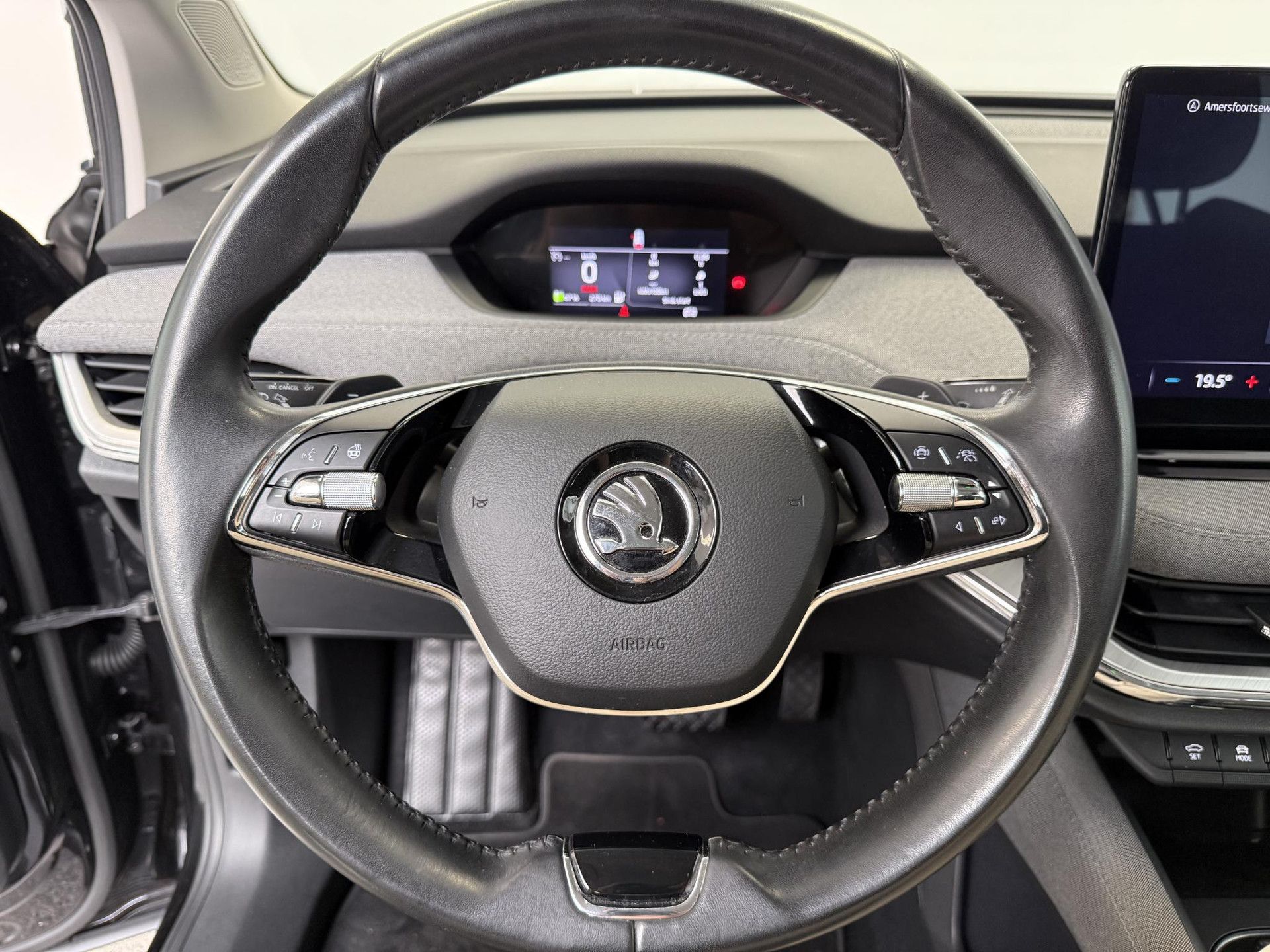 Skoda EnyaqiV met kenteken L-099-KP – dashboard