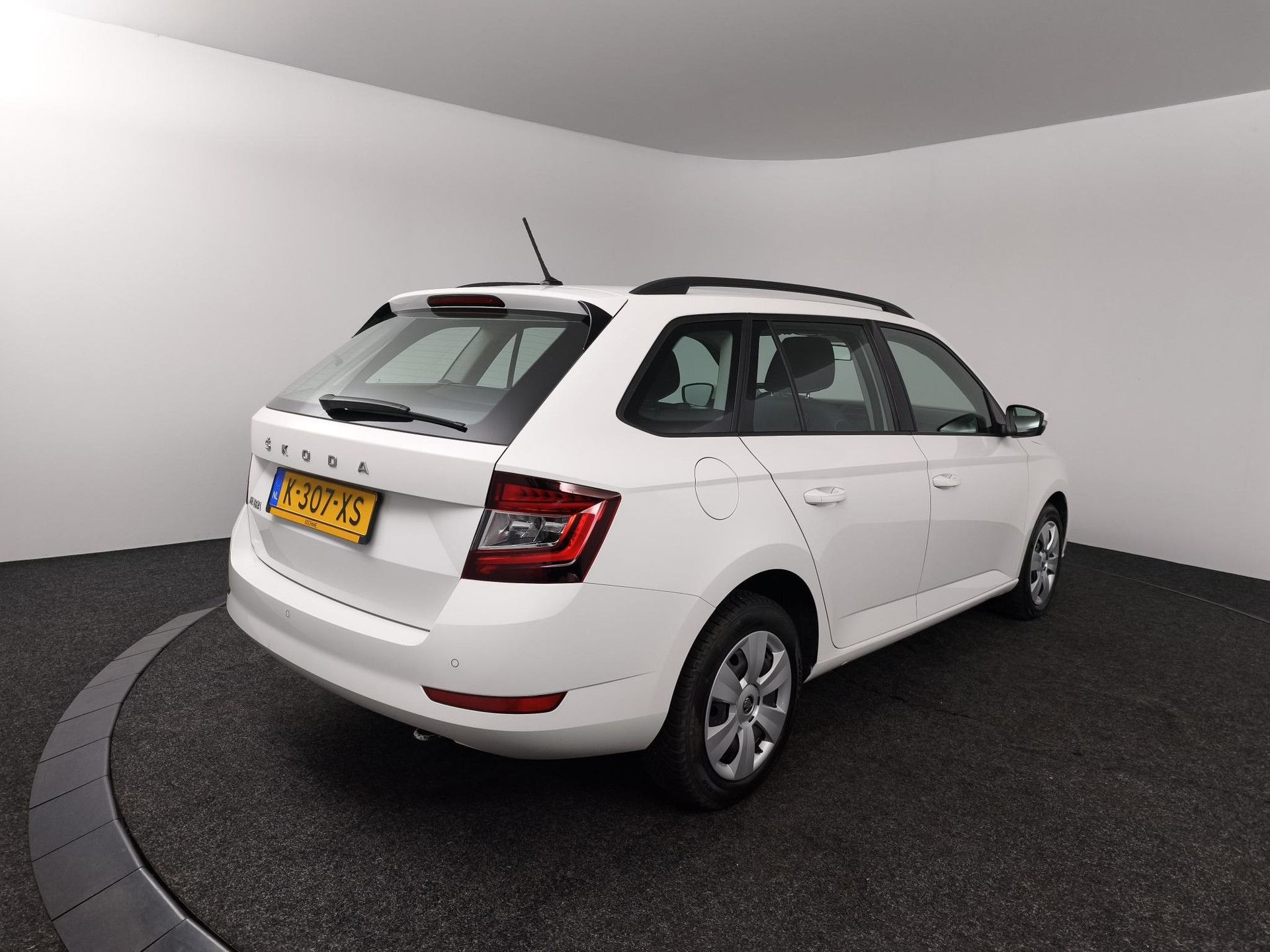 Skoda Fabia met kenteken K-307-XS – achteraanzicht