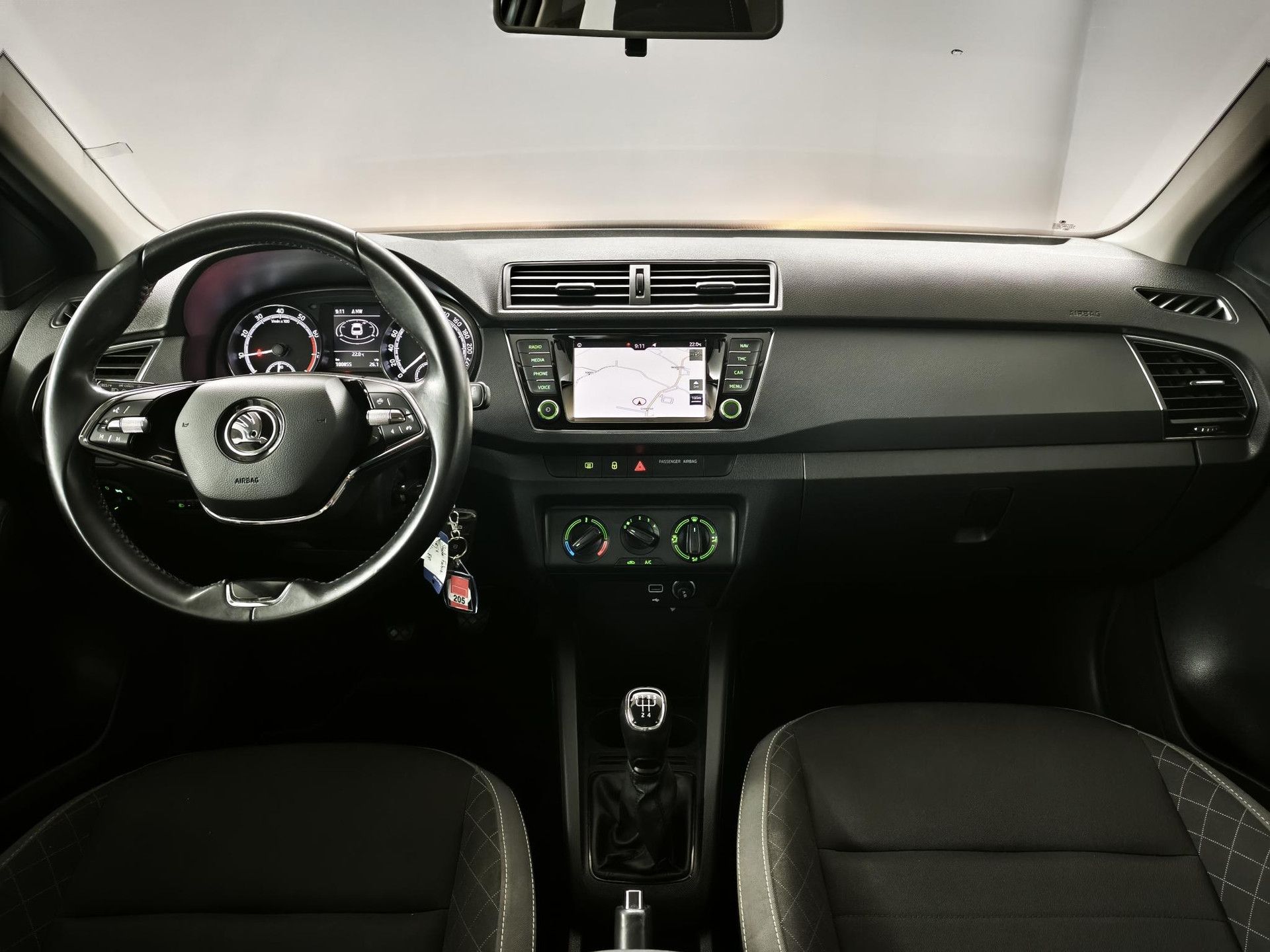 Skoda Fabia met kenteken L-964-FP – interieur