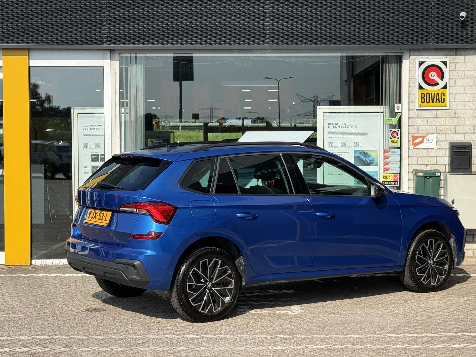 Skoda Kamiq met kenteken KJX-53-L – achteraanzicht