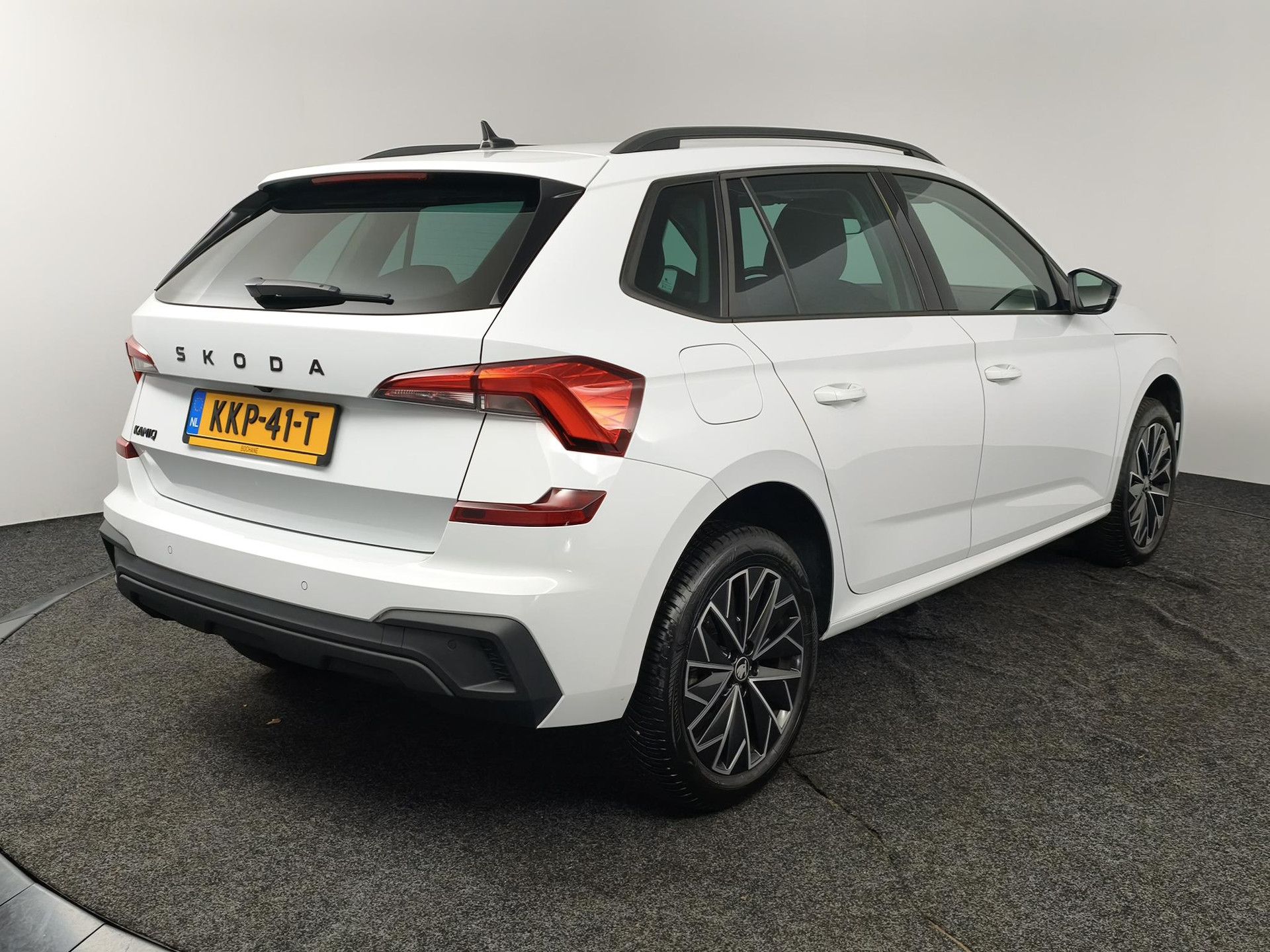 Skoda Kamiq met kenteken KKP-41-T – achteraanzicht