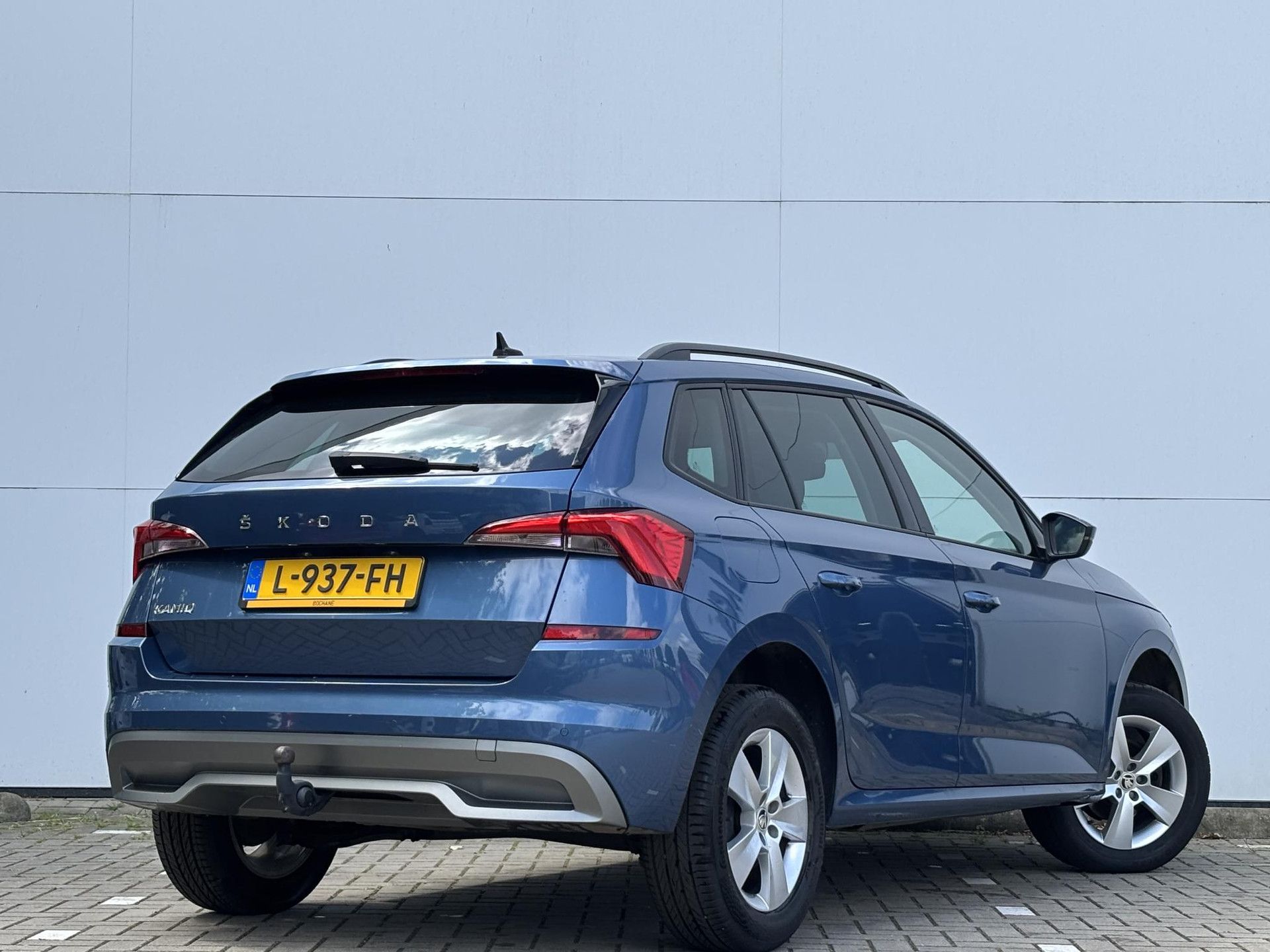 Skoda Kamiq met kenteken L-937-FH – achteraanzicht
