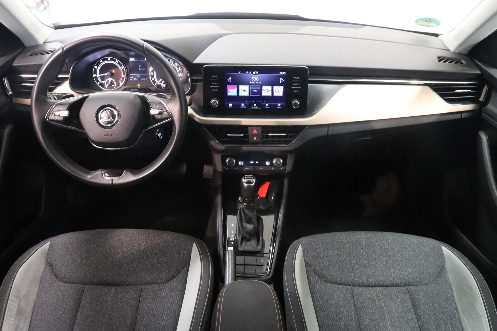 Skoda Kamiq met kenteken R-322-RX – interieur