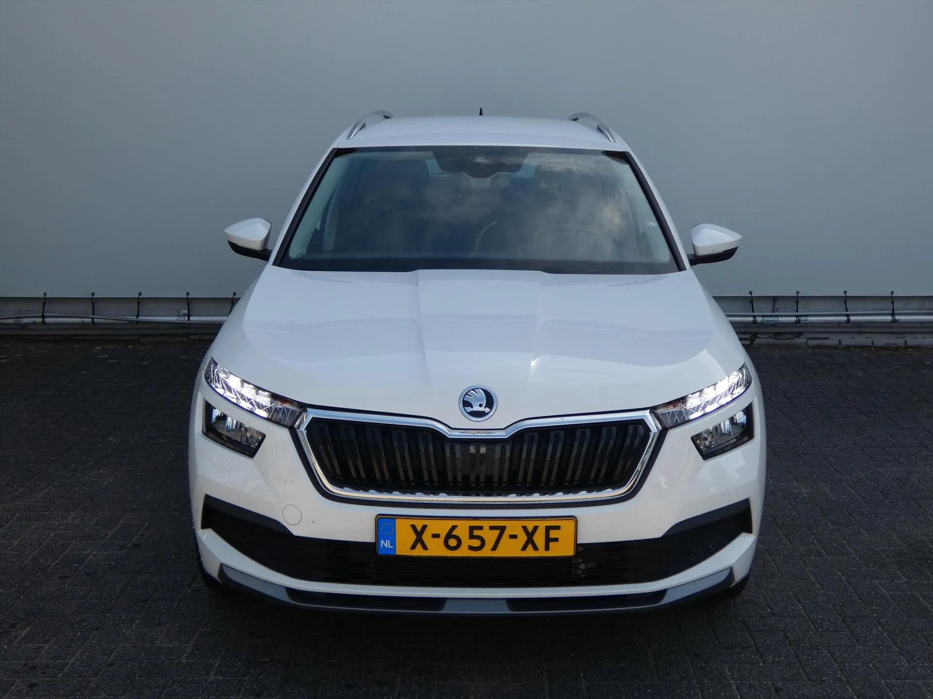 Skoda Kamiq met kenteken X-657-XF – achteraanzicht