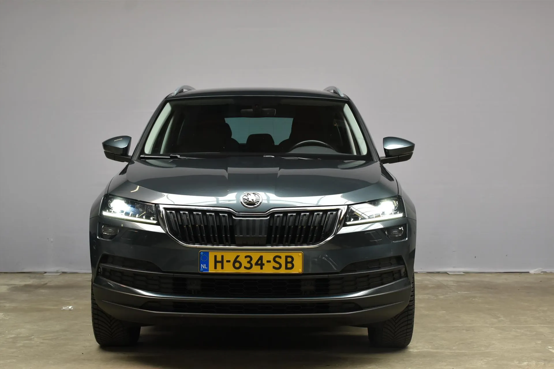Skoda Karoq met kenteken H-634-SB – achteraanzicht