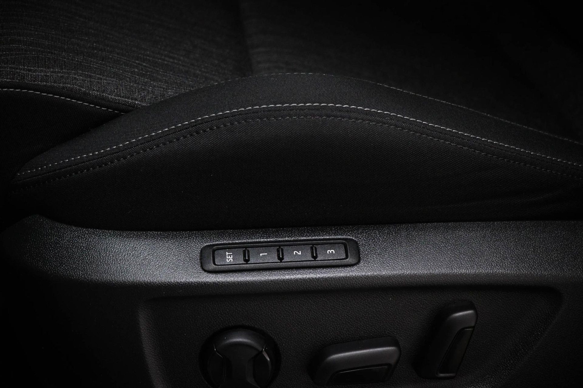 Skoda Karoq met kenteken JGF-18-S – detailfoto