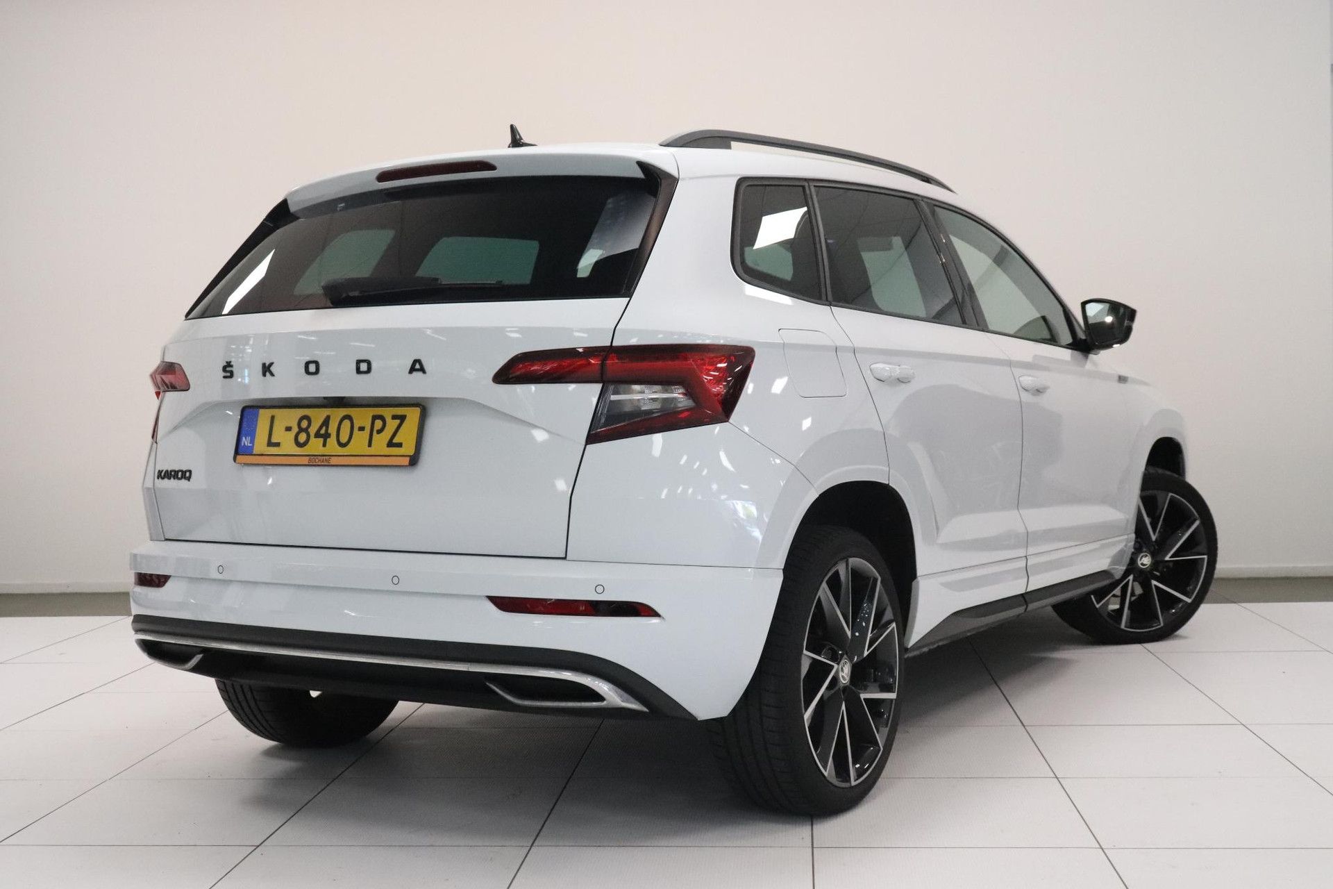 Skoda Karoq met kenteken L-840-PZ – achteraanzicht