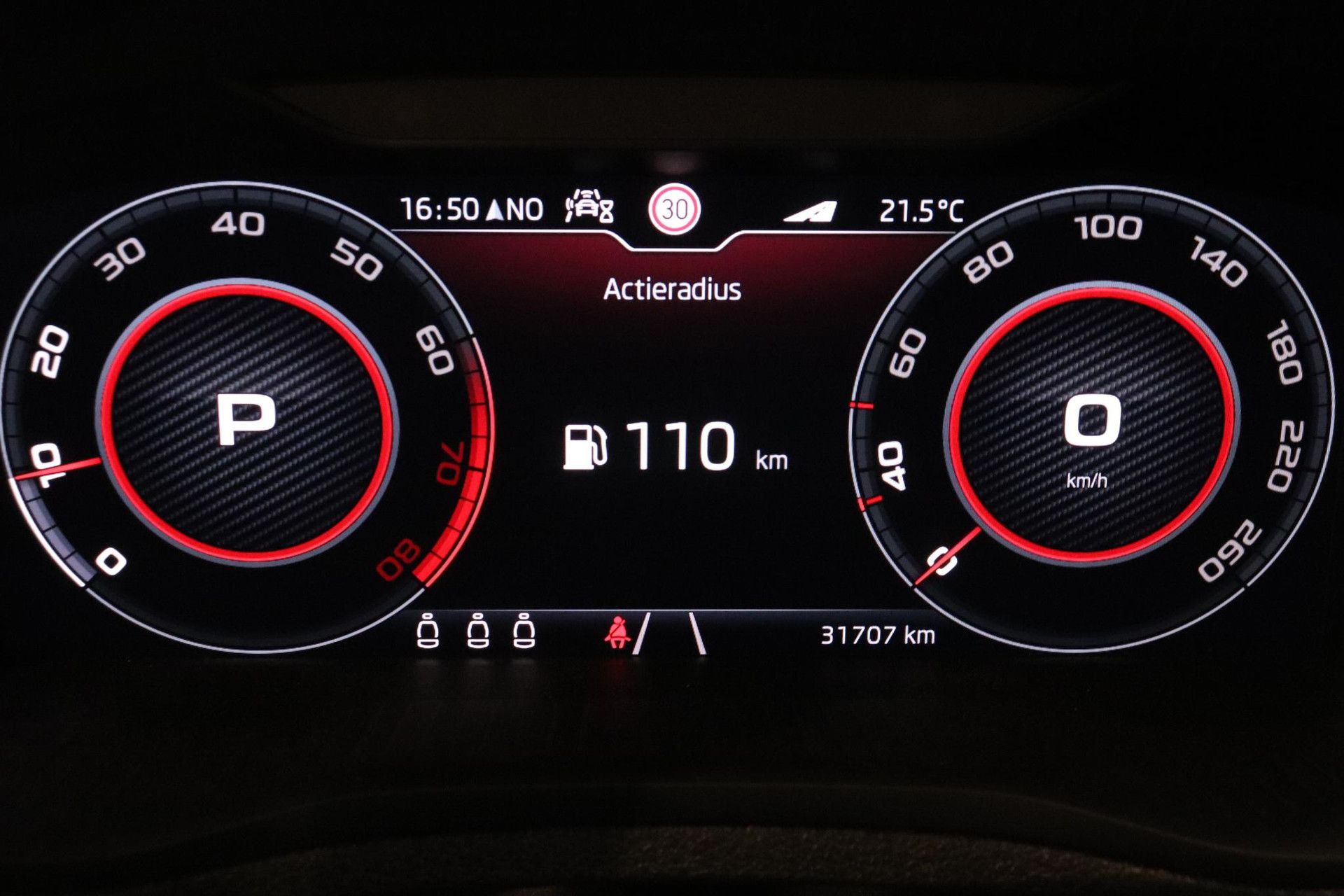 Skoda Karoq met kenteken L-840-PZ – dashboard