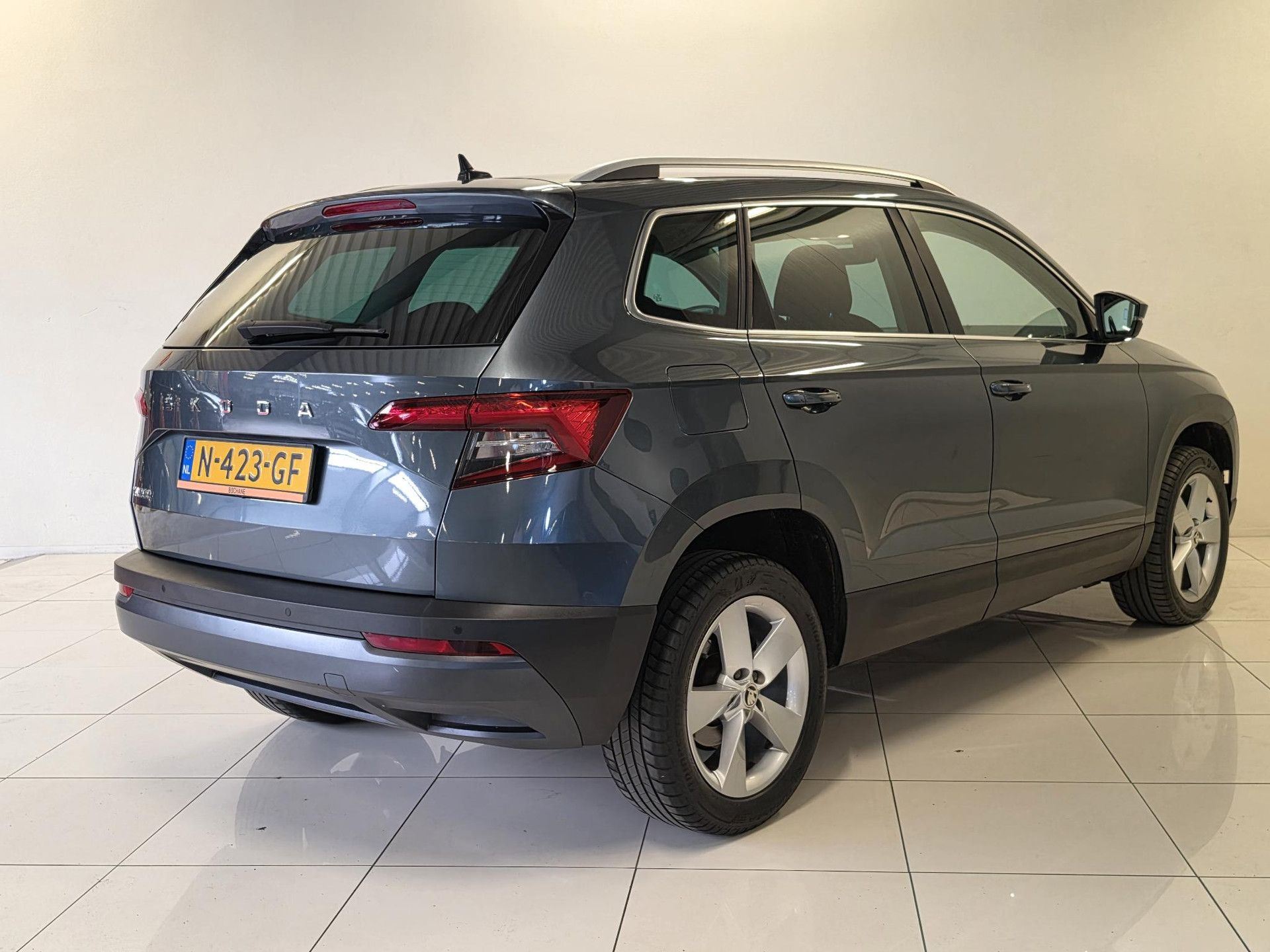 Skoda Karoq met kenteken N-423-GF – achteraanzicht