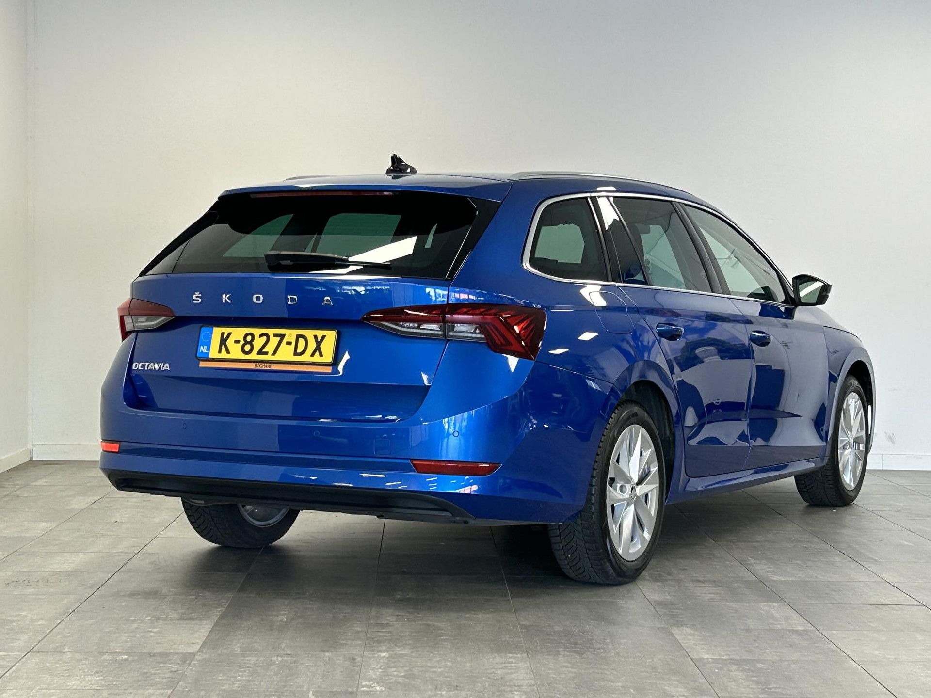 Skoda Octavia met kenteken K-827-DX – achteraanzicht