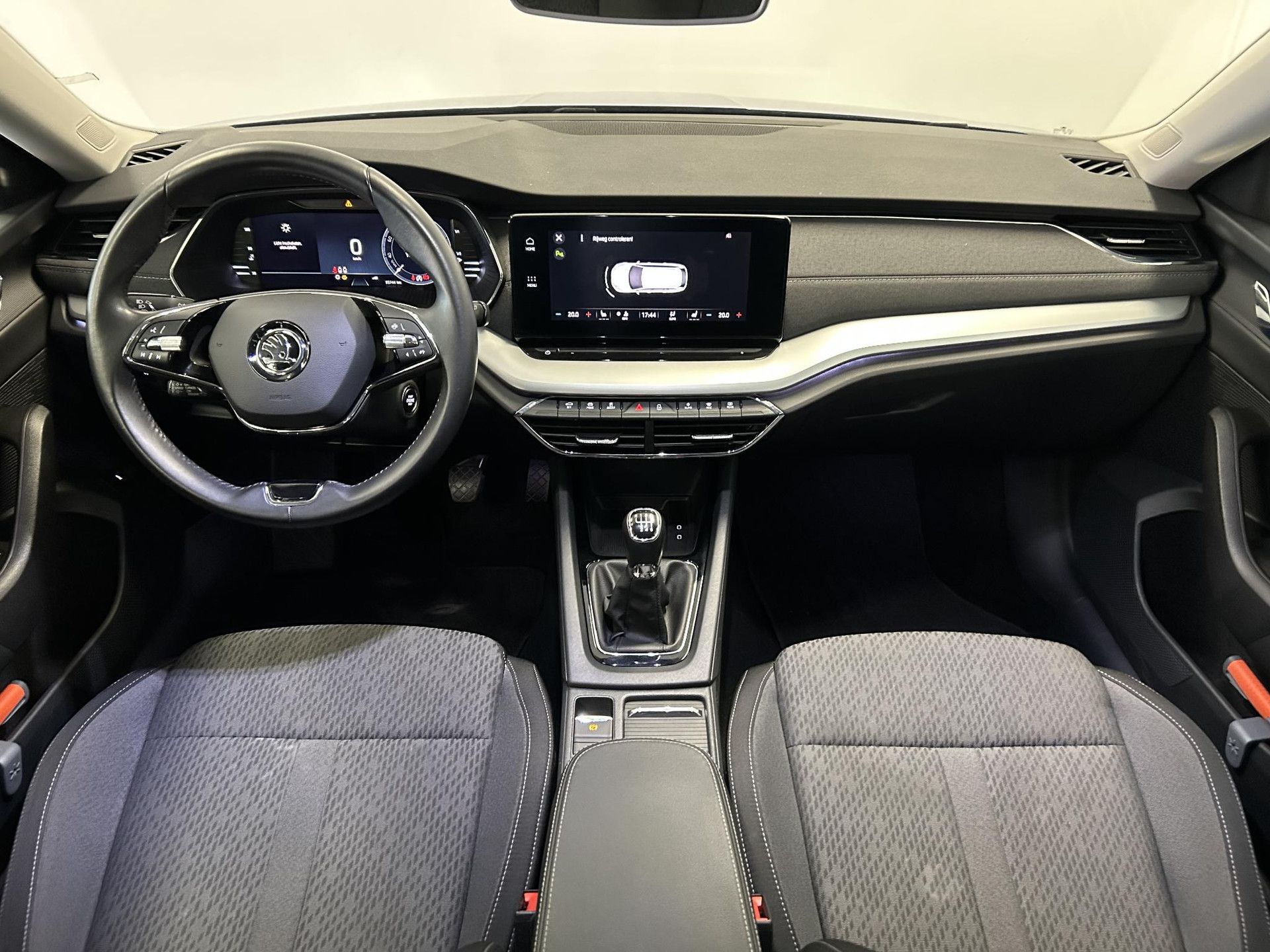 Skoda Octavia met kenteken K-827-DX – interieur
