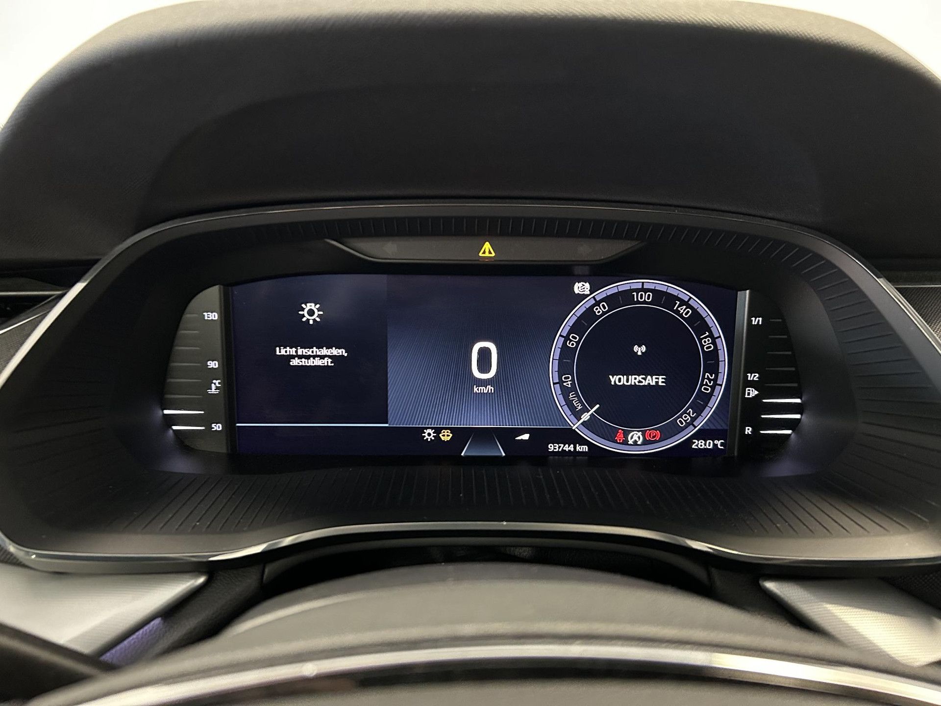 Skoda Octavia met kenteken K-827-DX – dashboard