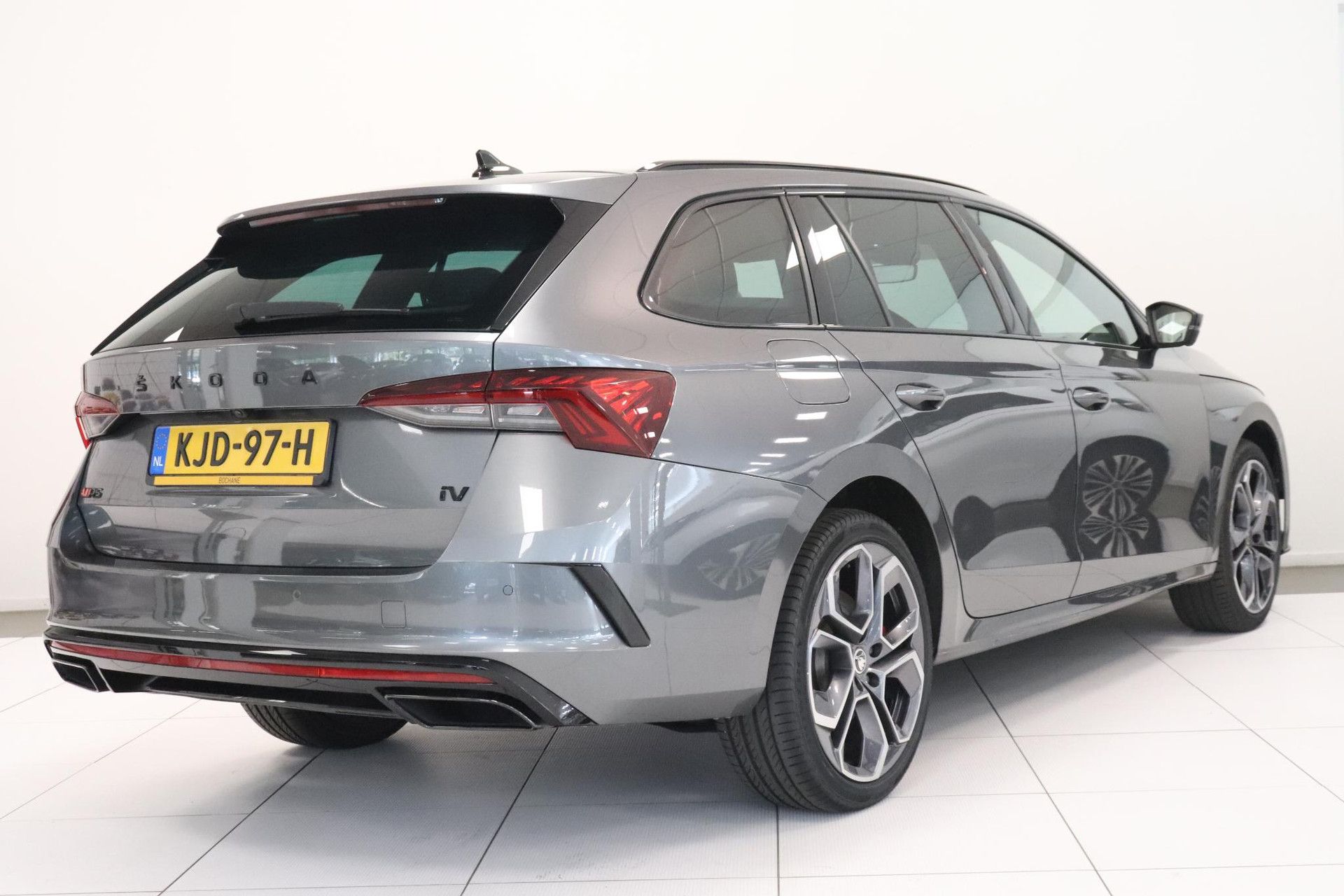 Skoda Octavia met kenteken KJD-97-H – achteraanzicht
