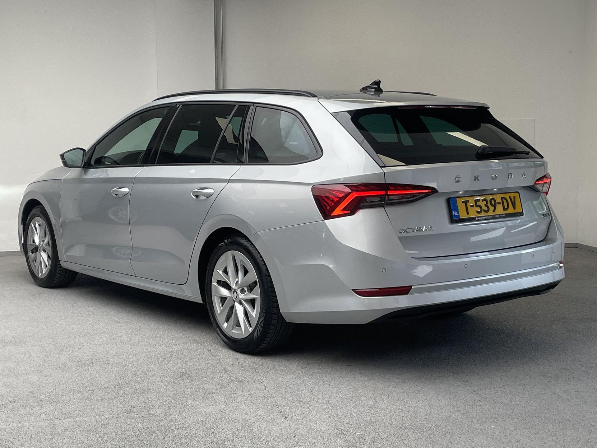 Skoda Octavia met kenteken T-539-DV – achteraanzicht