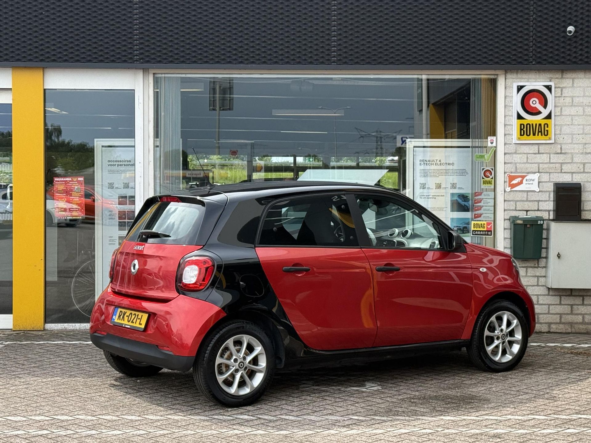 Smart Forfour met kenteken RK-021-L – achteraanzicht