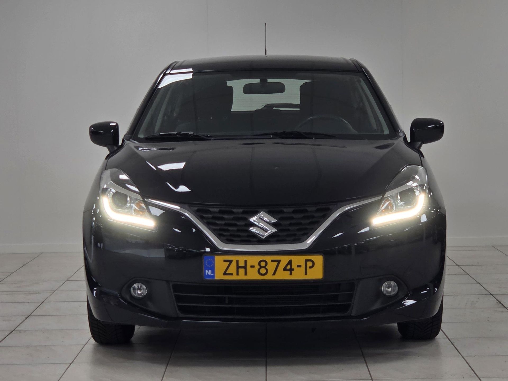 Suzuki Baleno met kenteken ZH-874-P – interieur