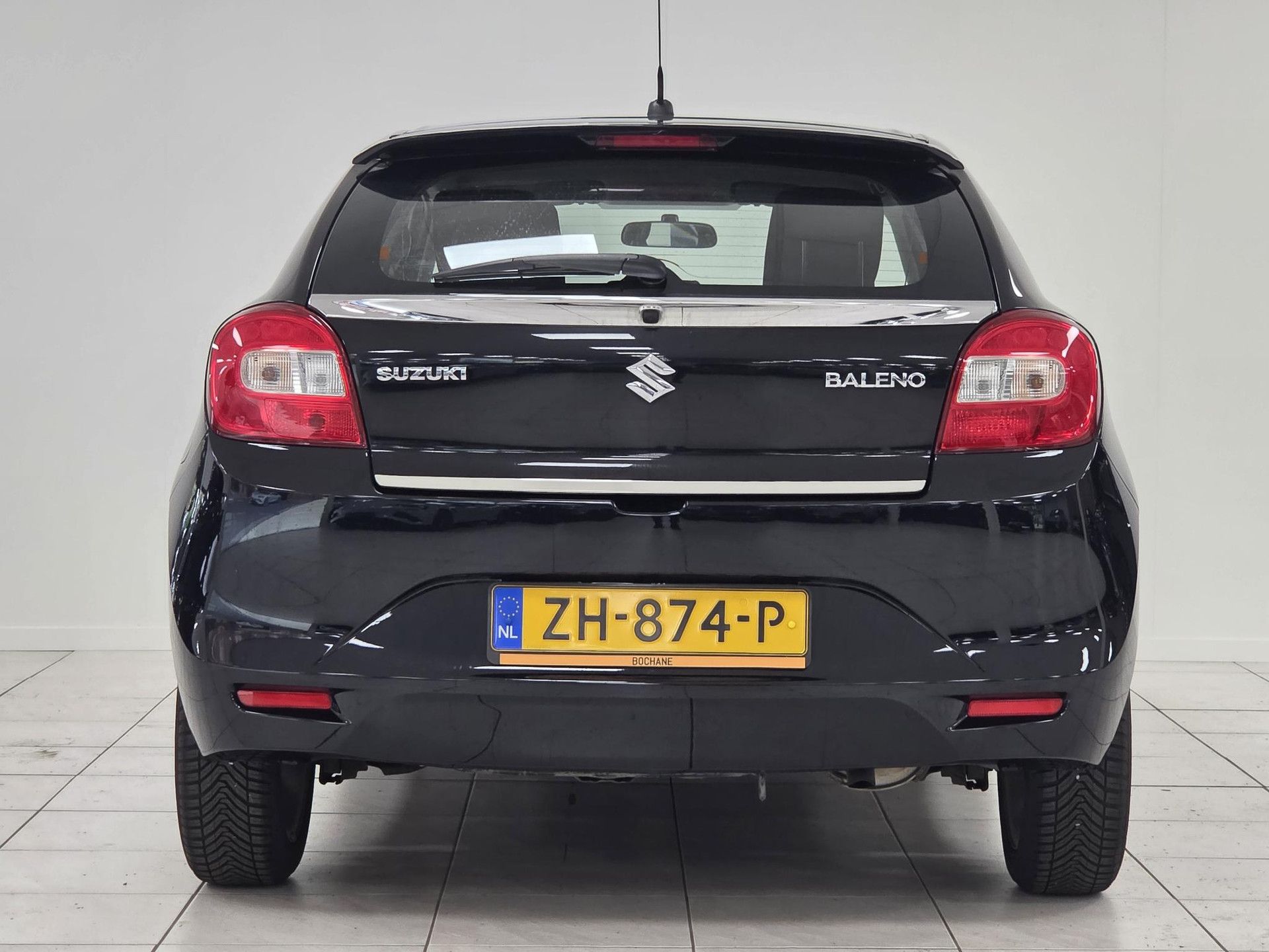 Suzuki Baleno met kenteken ZH-874-P – dashboard
