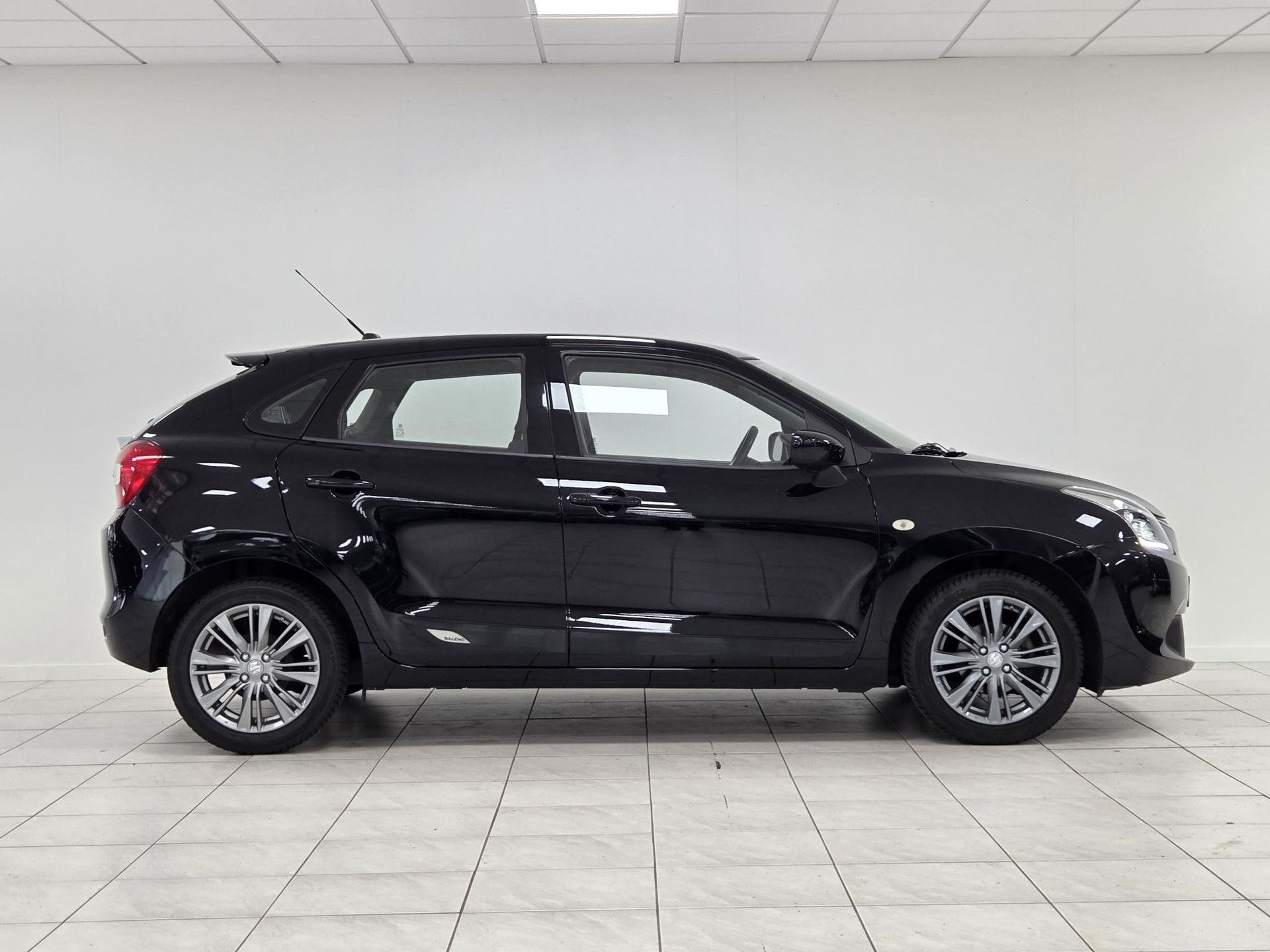 Suzuki Baleno met kenteken ZH-874-P – detailfoto