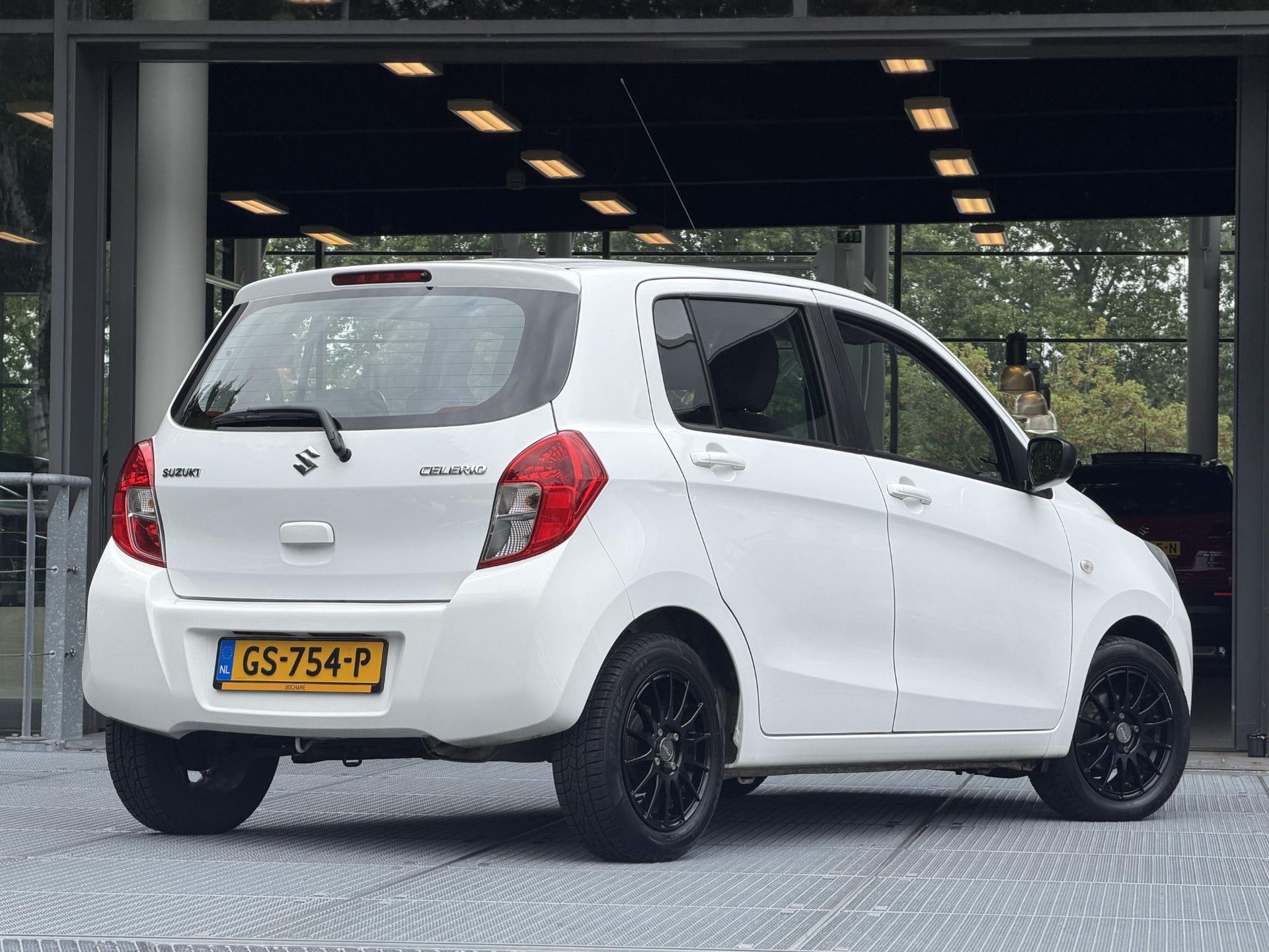 Suzuki Celerio met kenteken GS-754-P – achteraanzicht