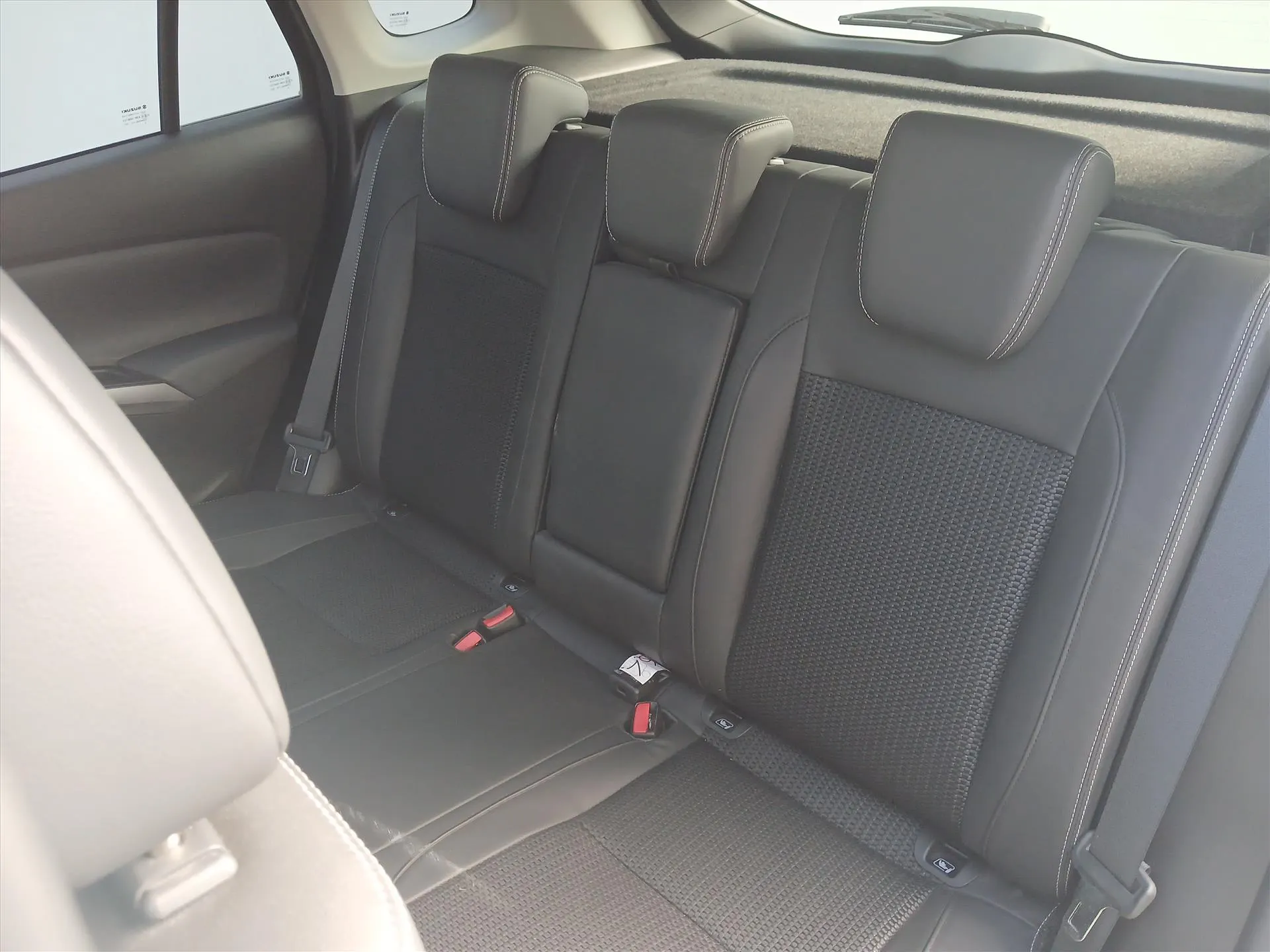 Suzuki S-Cross met kenteken KRB-31-Z – detailfoto