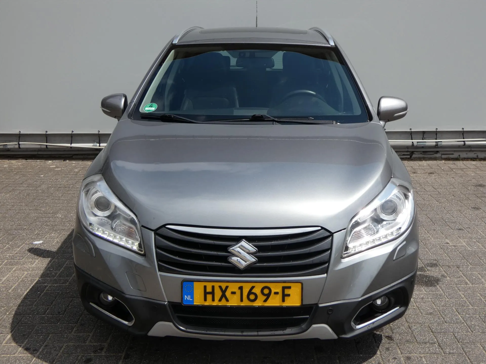 Suzuki S-Cross met kenteken HX-169-F – achteraanzicht