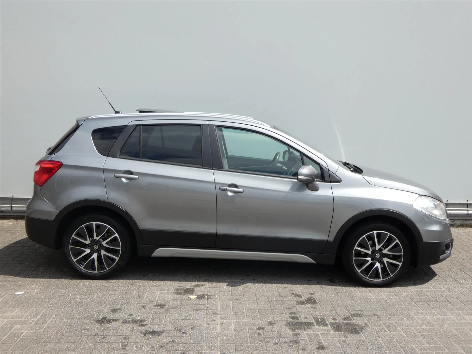 Suzuki S-Cross met kenteken HX-169-F – dashboard
