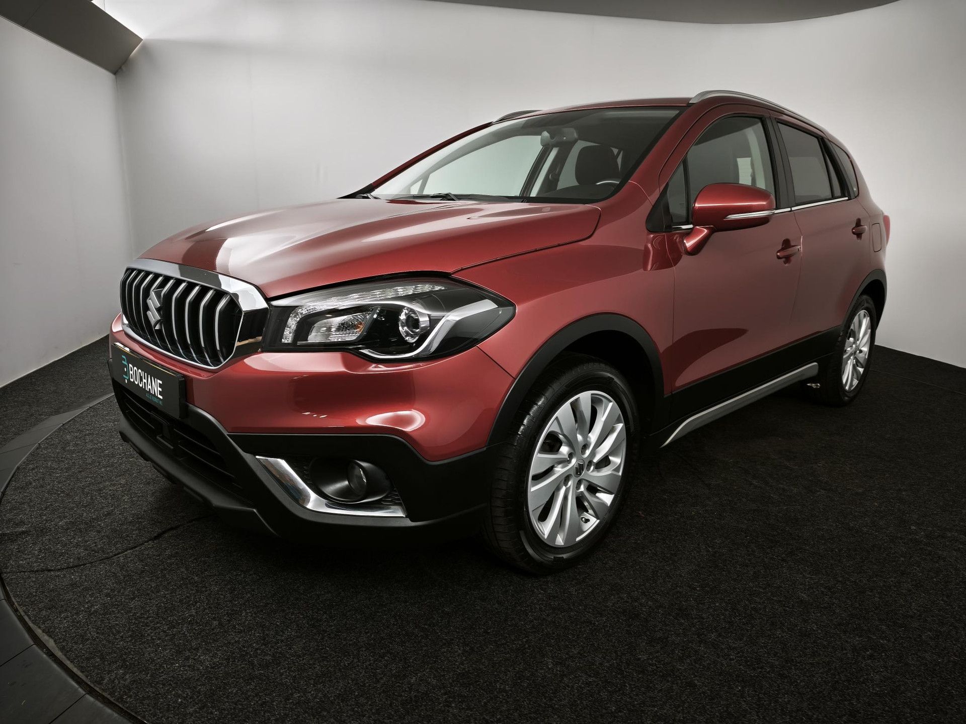 Suzuki S-Cross met kenteken JTK-24-T – achteraanzicht