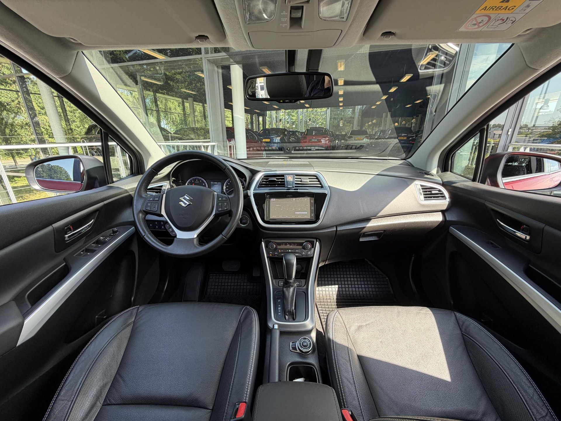 Suzuki S-Cross met kenteken KHG-10-Z – interieur